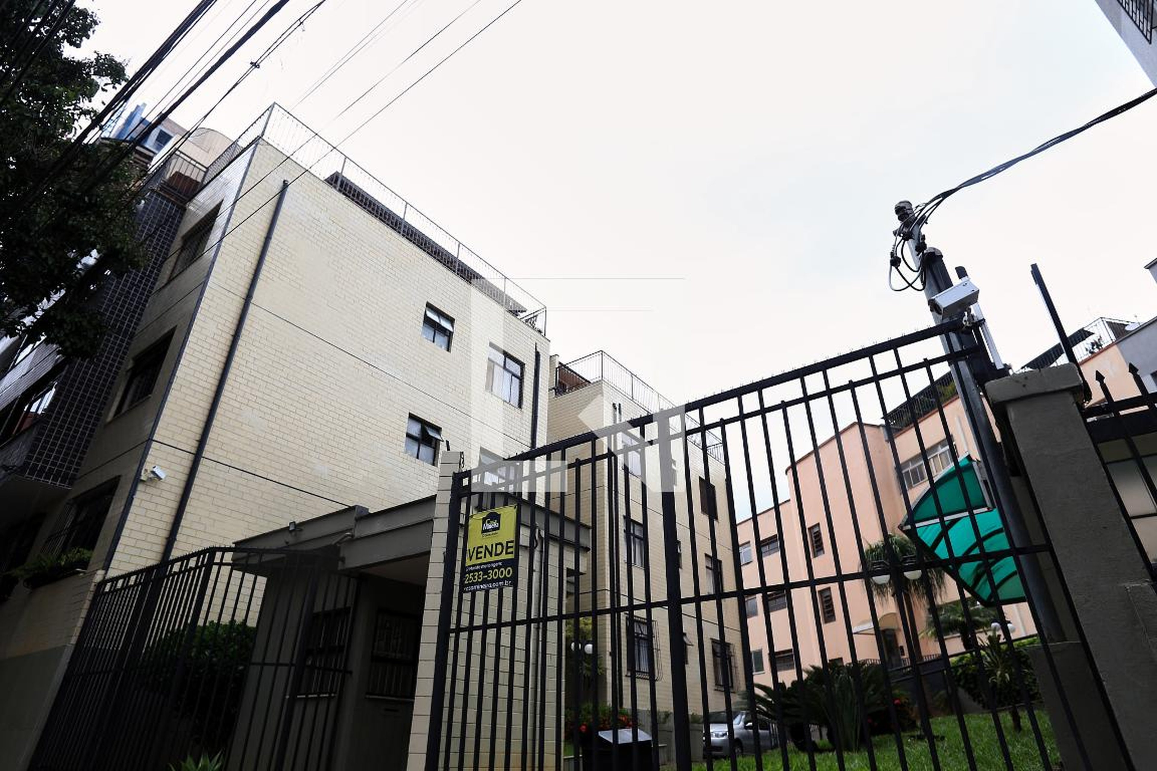 Fachada Condomínio em Rua Alfenas, 445