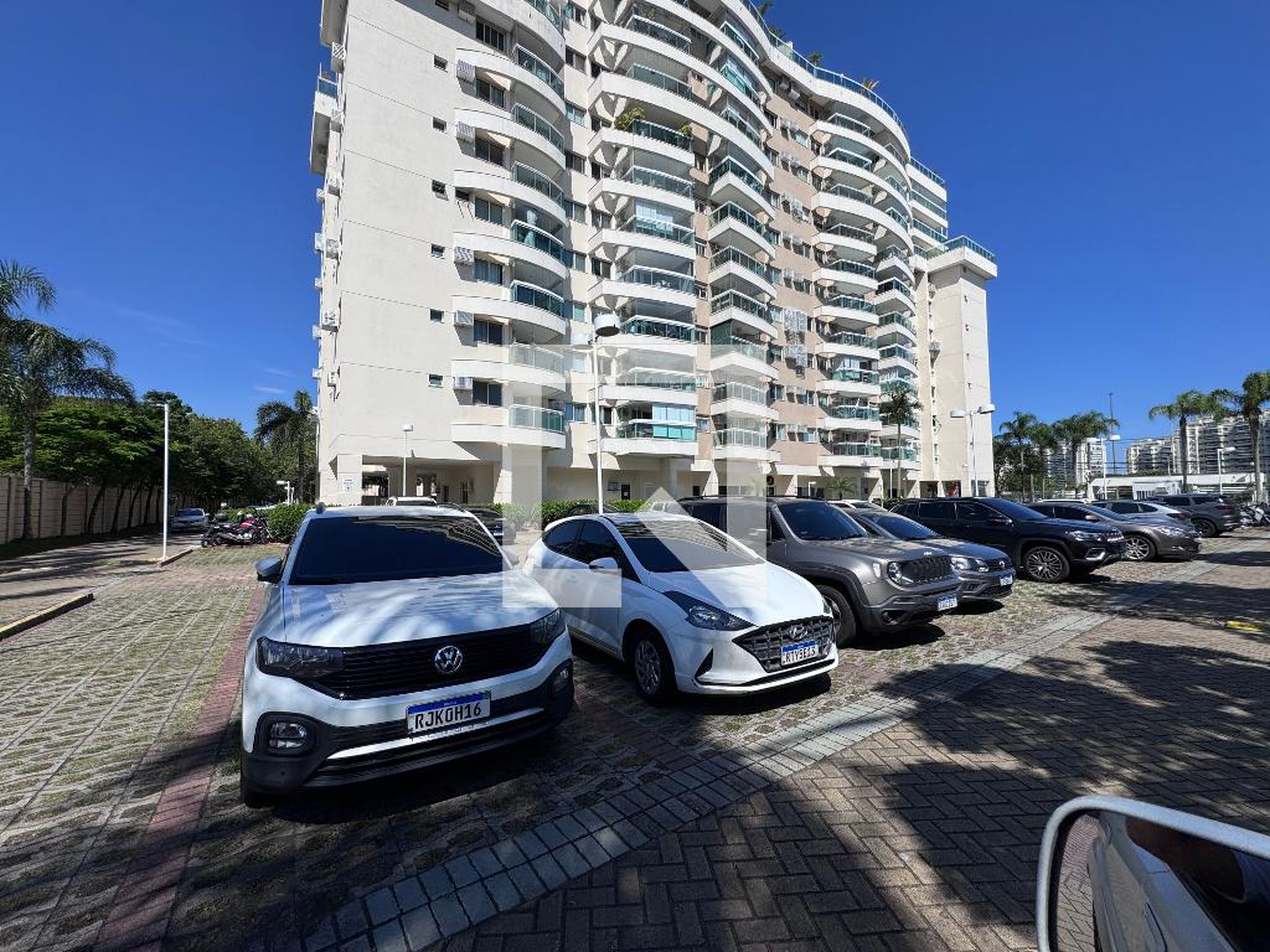 Fachada Condomínio Barra Sunday