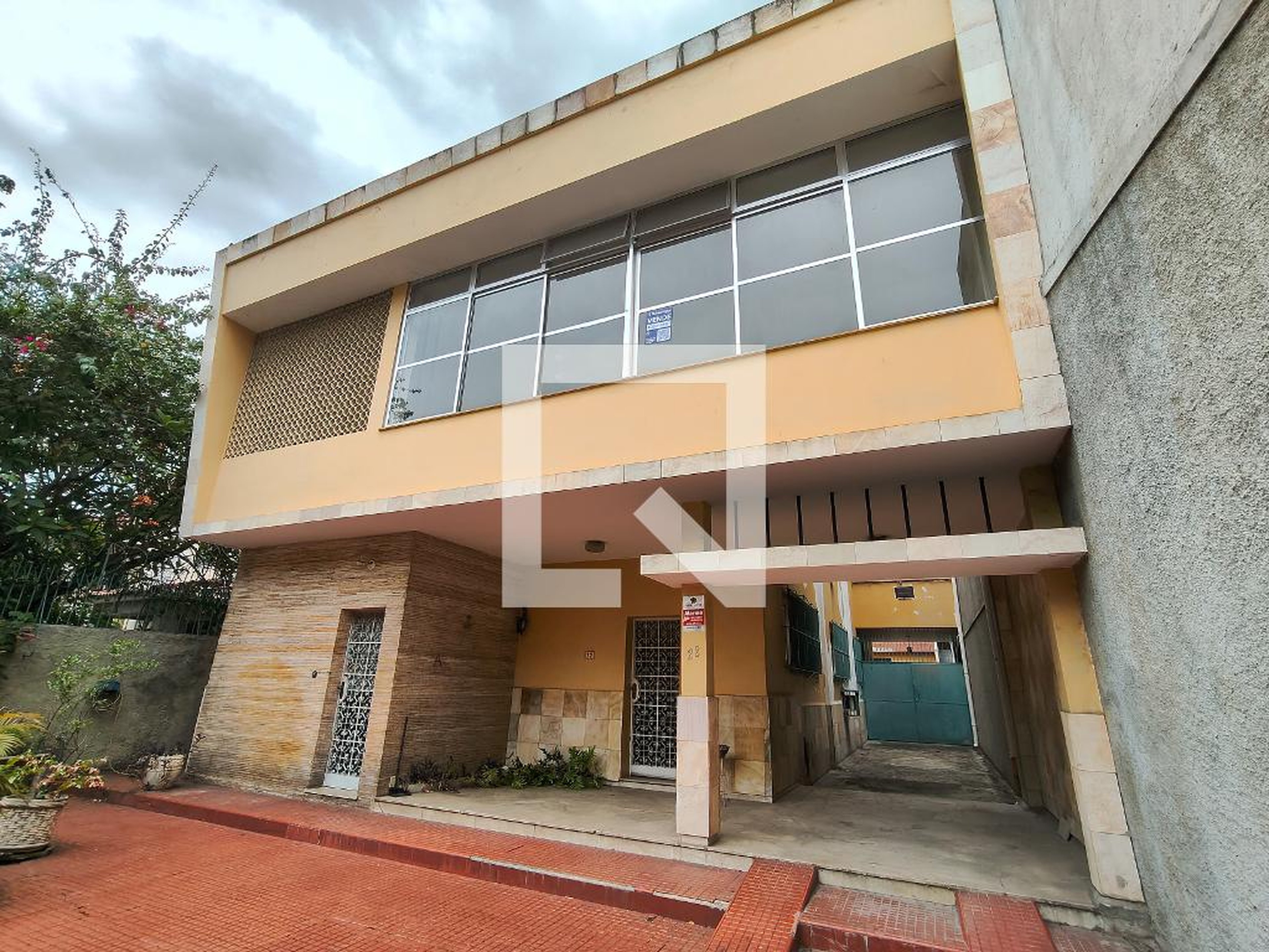 Fachada do Prédio Condomínio em Rua General Zenóbio da Costa, 22