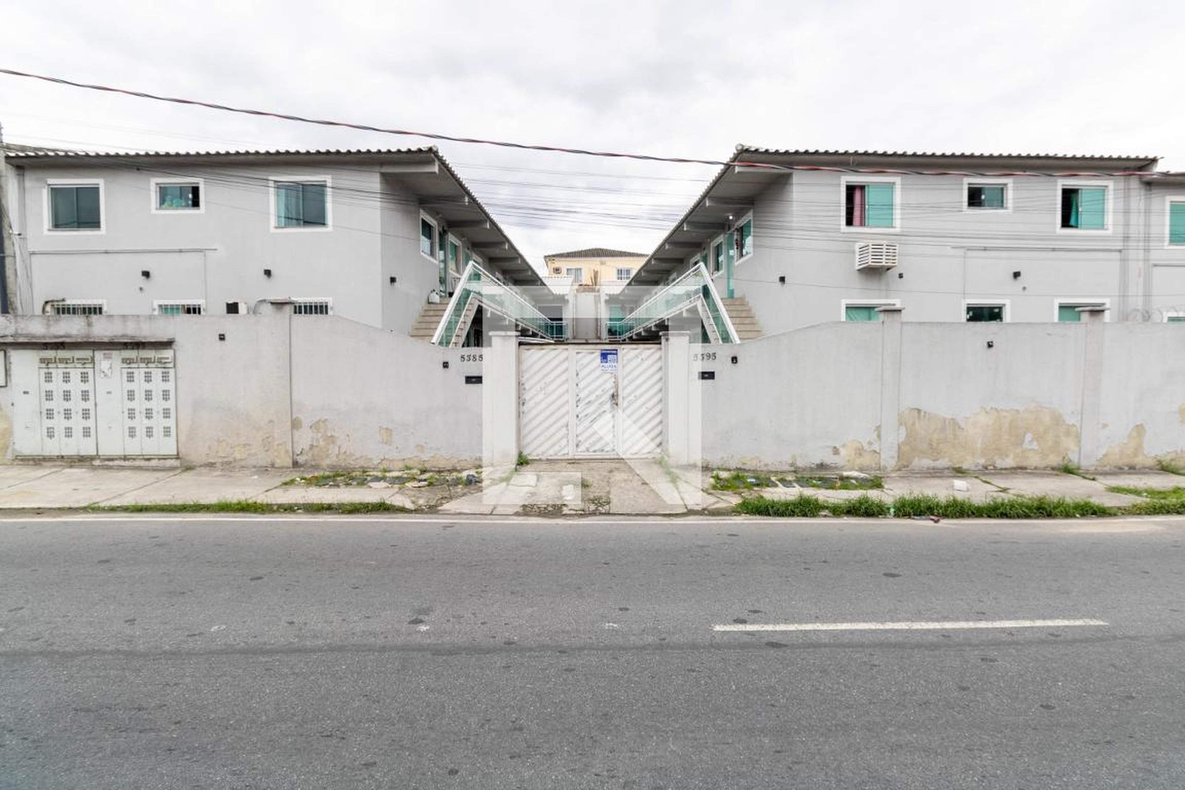Fachada Condomínio em Estrada da Paciência, 5395