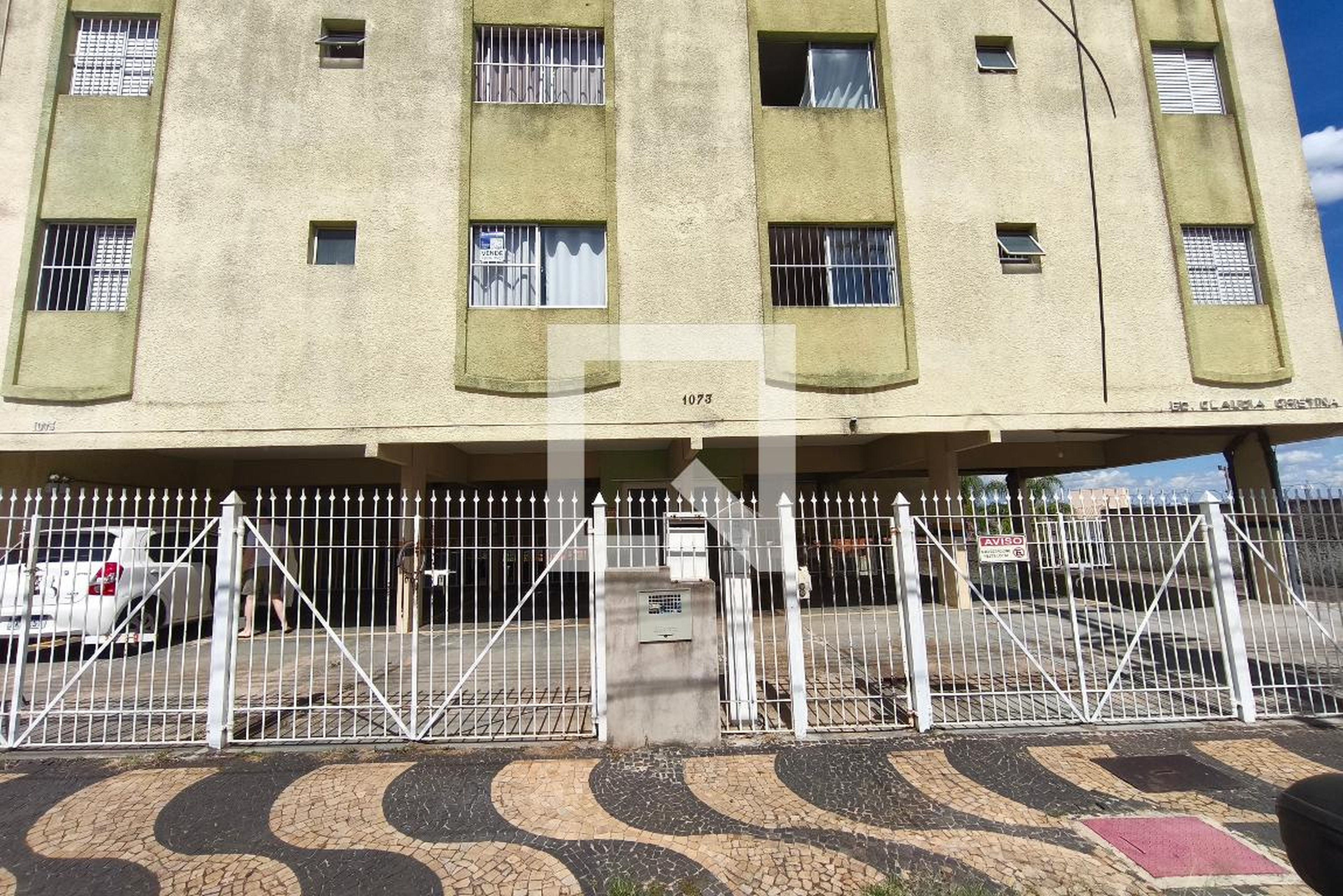 Fachada do Condomínio Condomínio em Rua Mogi Mirim, 1073