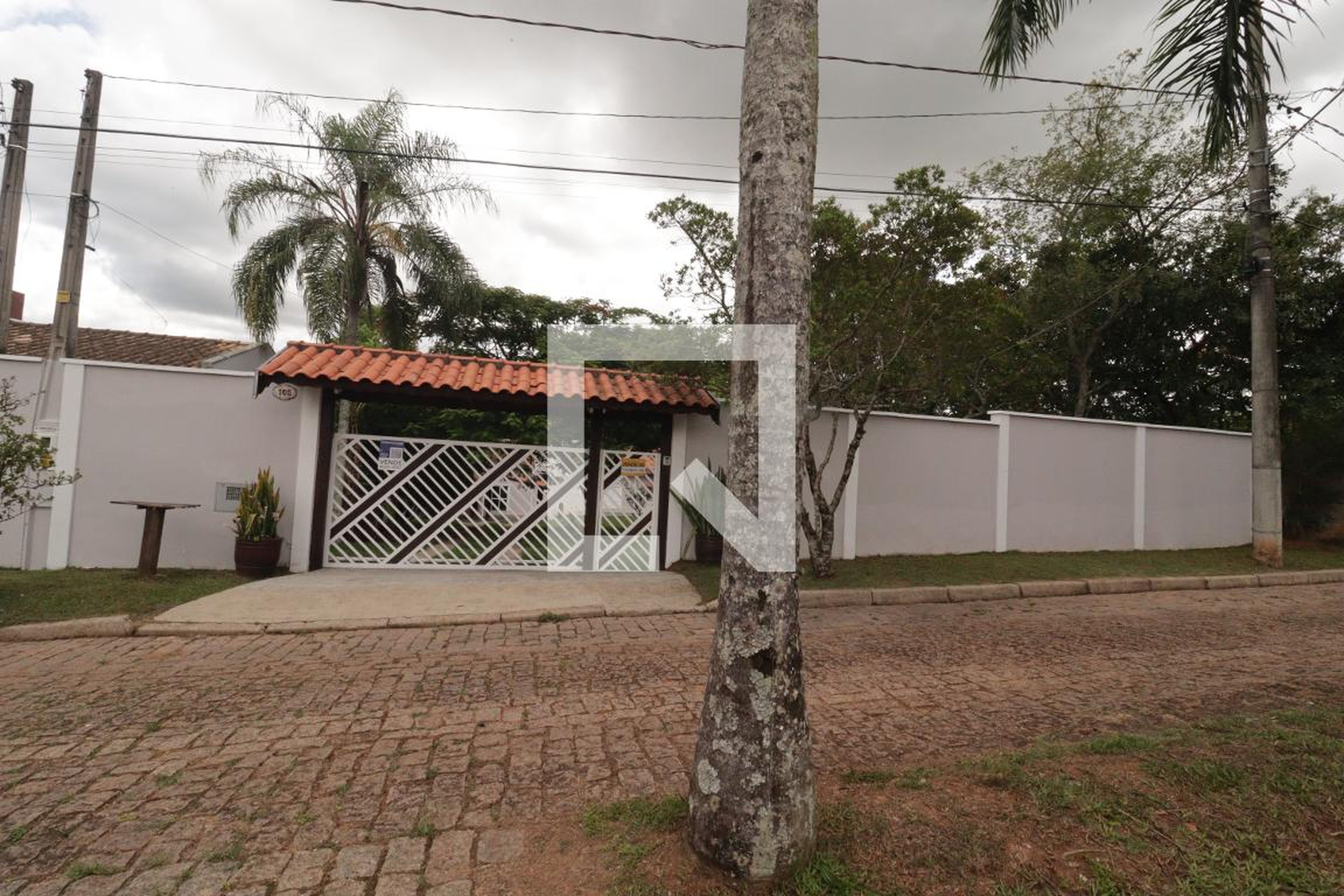 Fachada Condomínio Bosques de Currupira