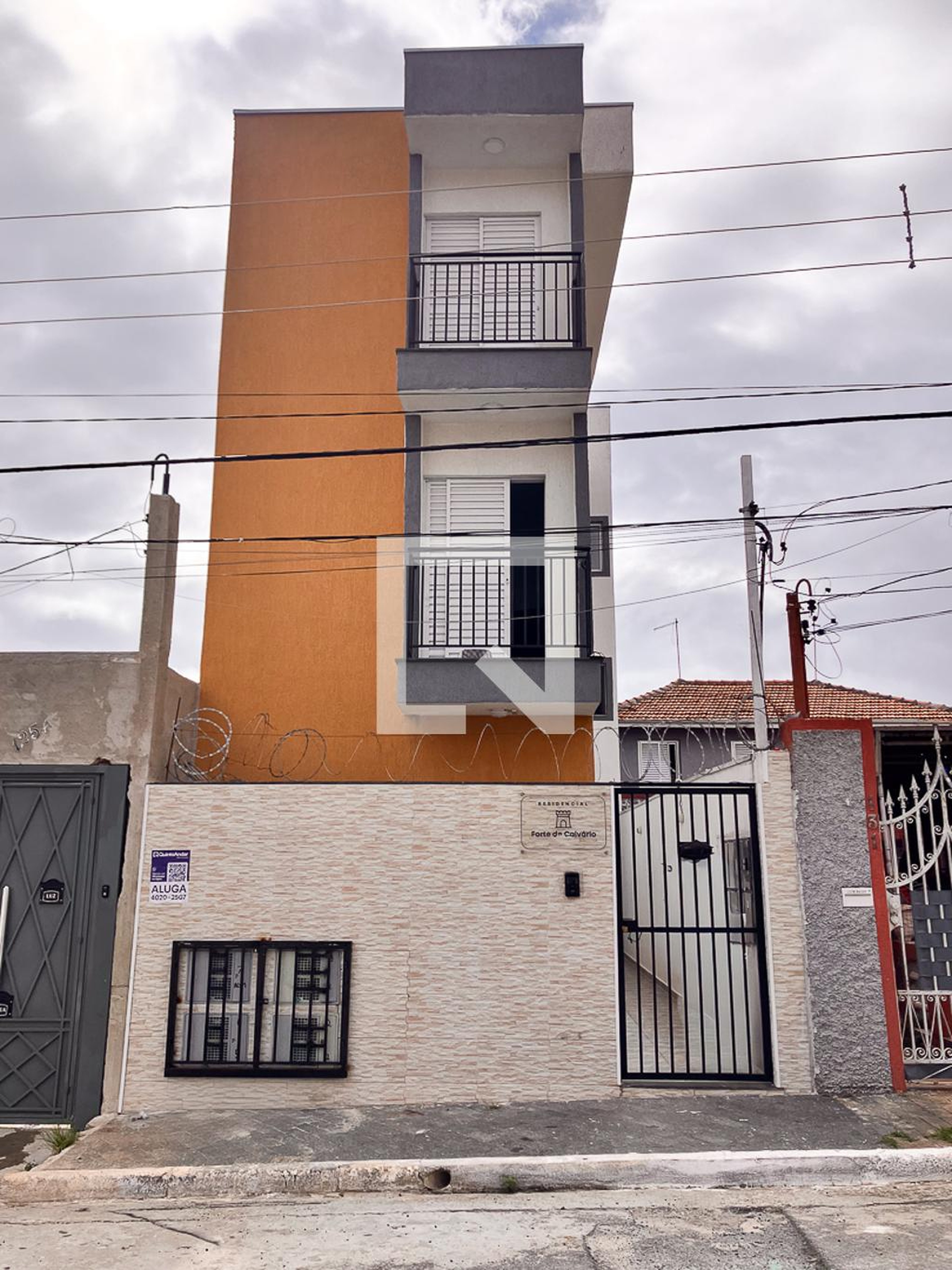 Fachada Condomínio em Rua Forte do Calvário, 125