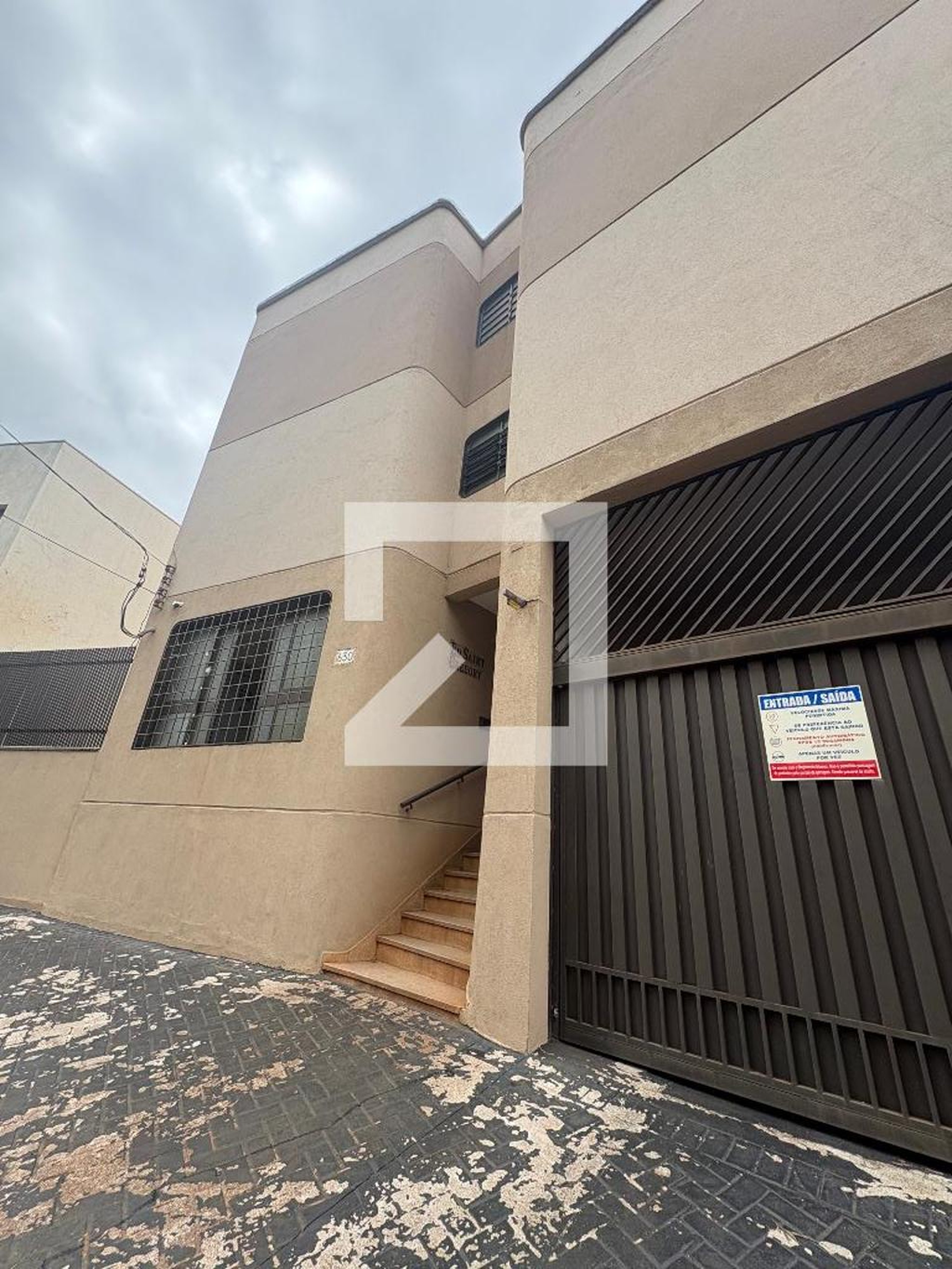 Fachada Condomínio em Rua Ramos de Azevedo, 230