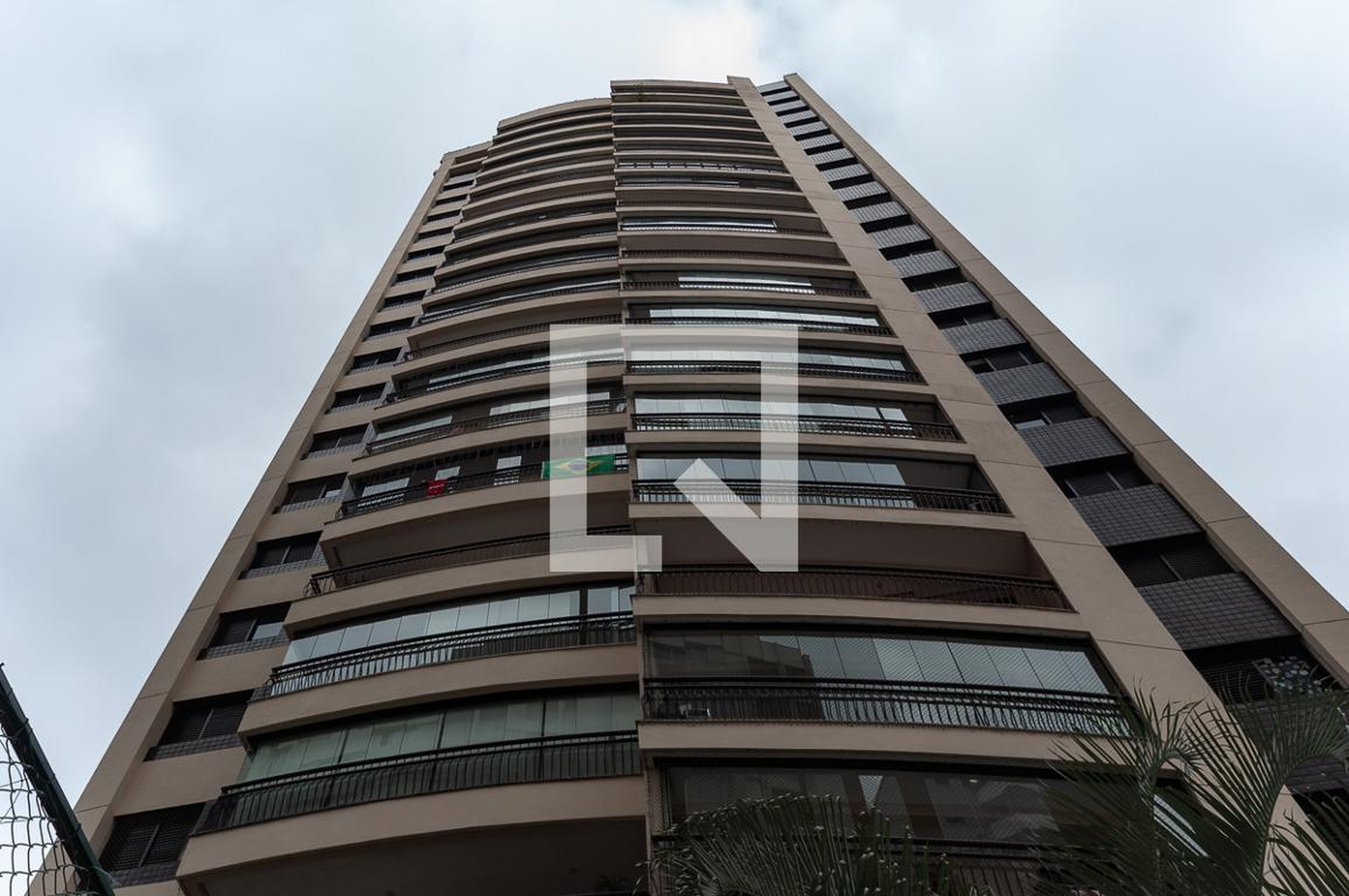 Fachada Condomínio em Rua Marc Chagall, 481