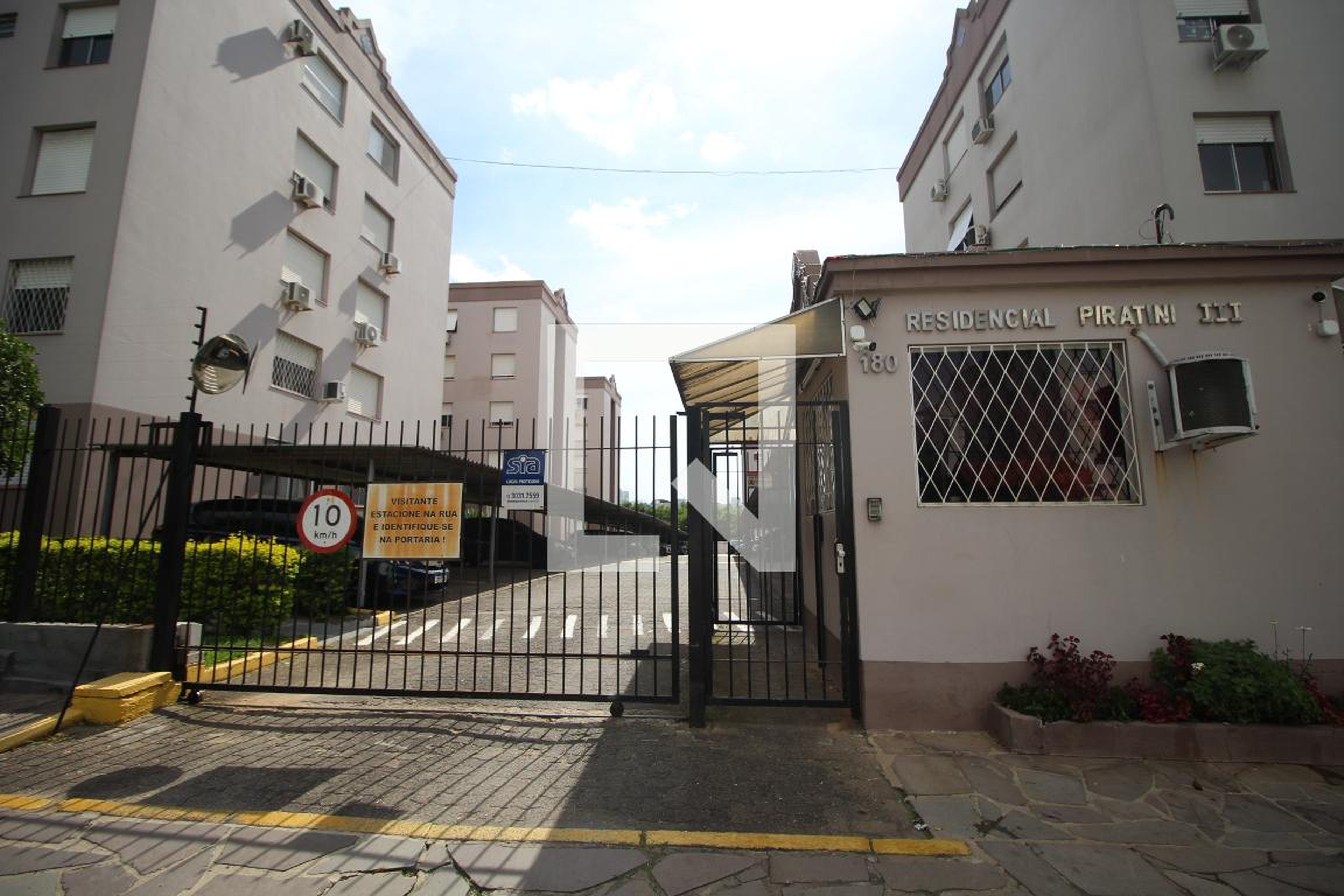 Fachada do Prédio Condomínio em Rua Amadeu F. de Oliveira Freitas, 180