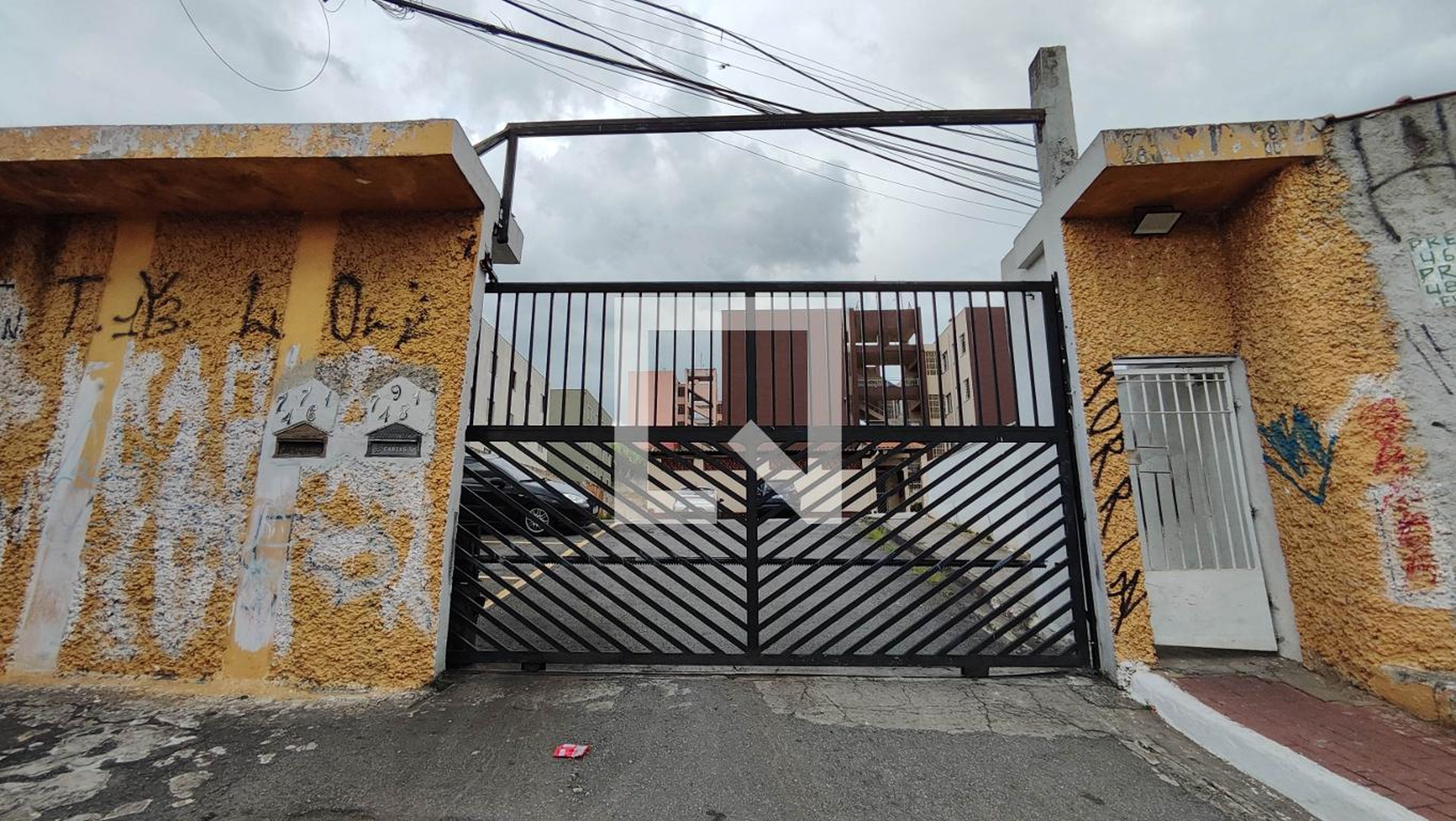 Fachada Condomínio em Avenida Governador Jânio Quadros, 771