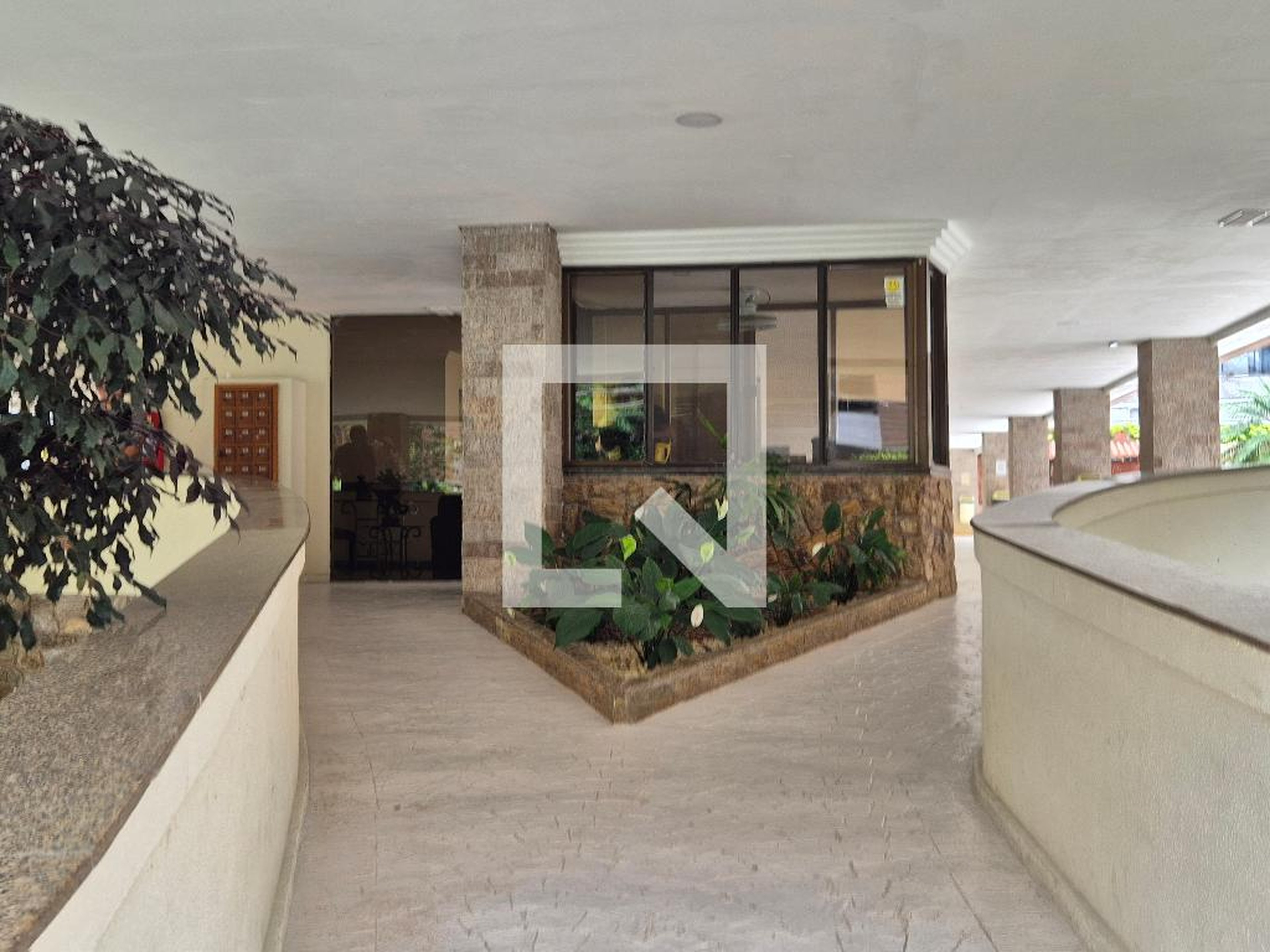 Entrada - Valente XII