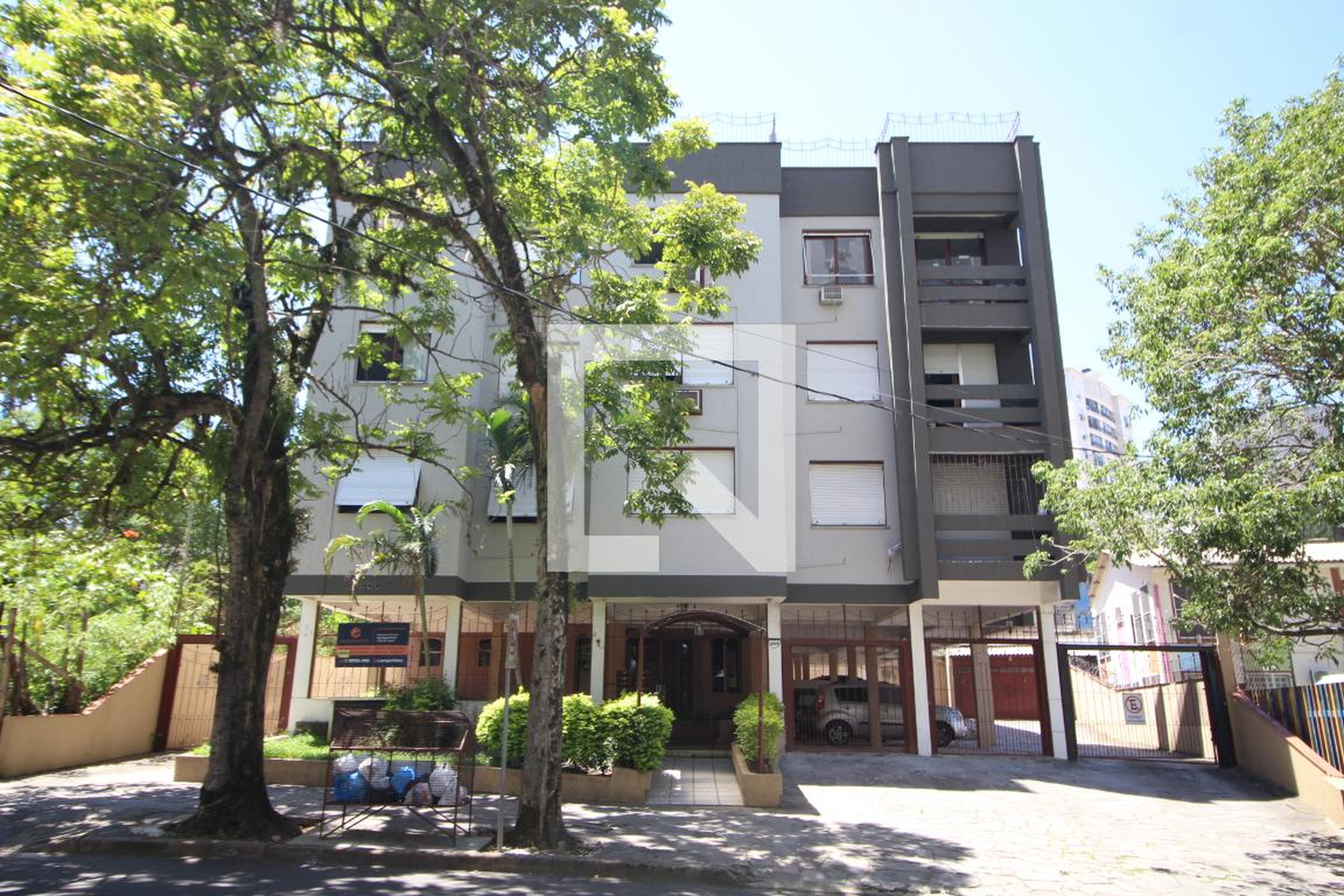 Fachada Condomínio em Rua Bezerra de Menezes, 406