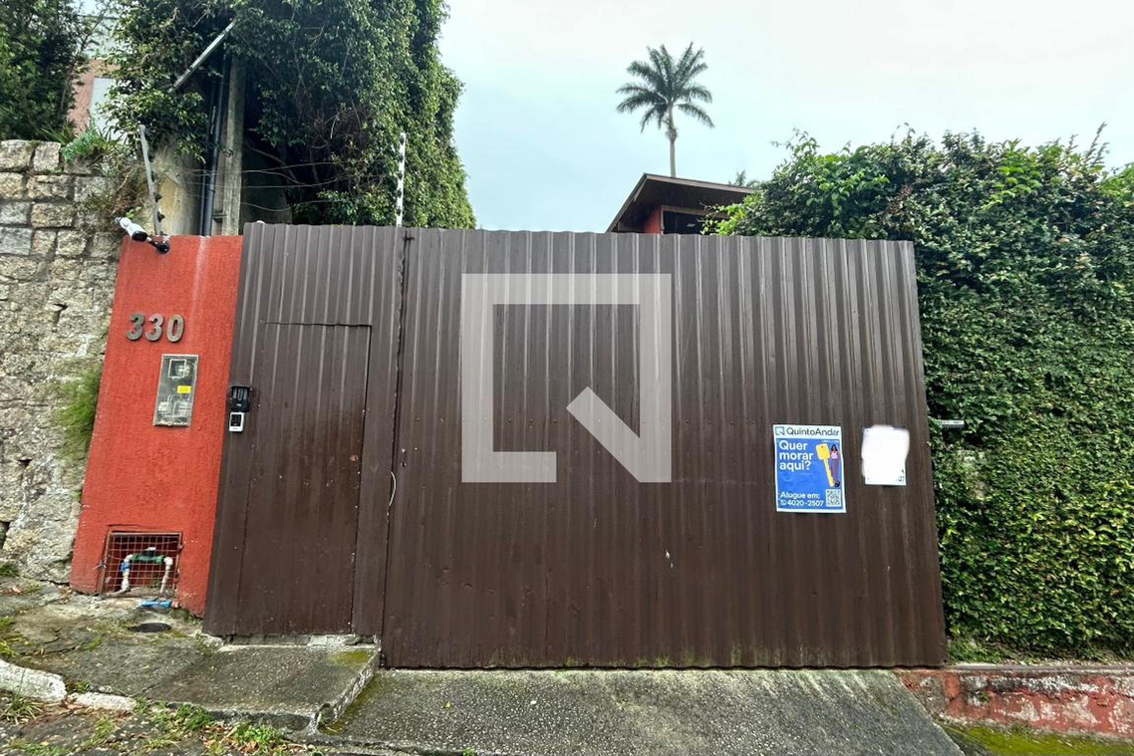 Fachada Condomínio em Rua Cônego Serpa, 330