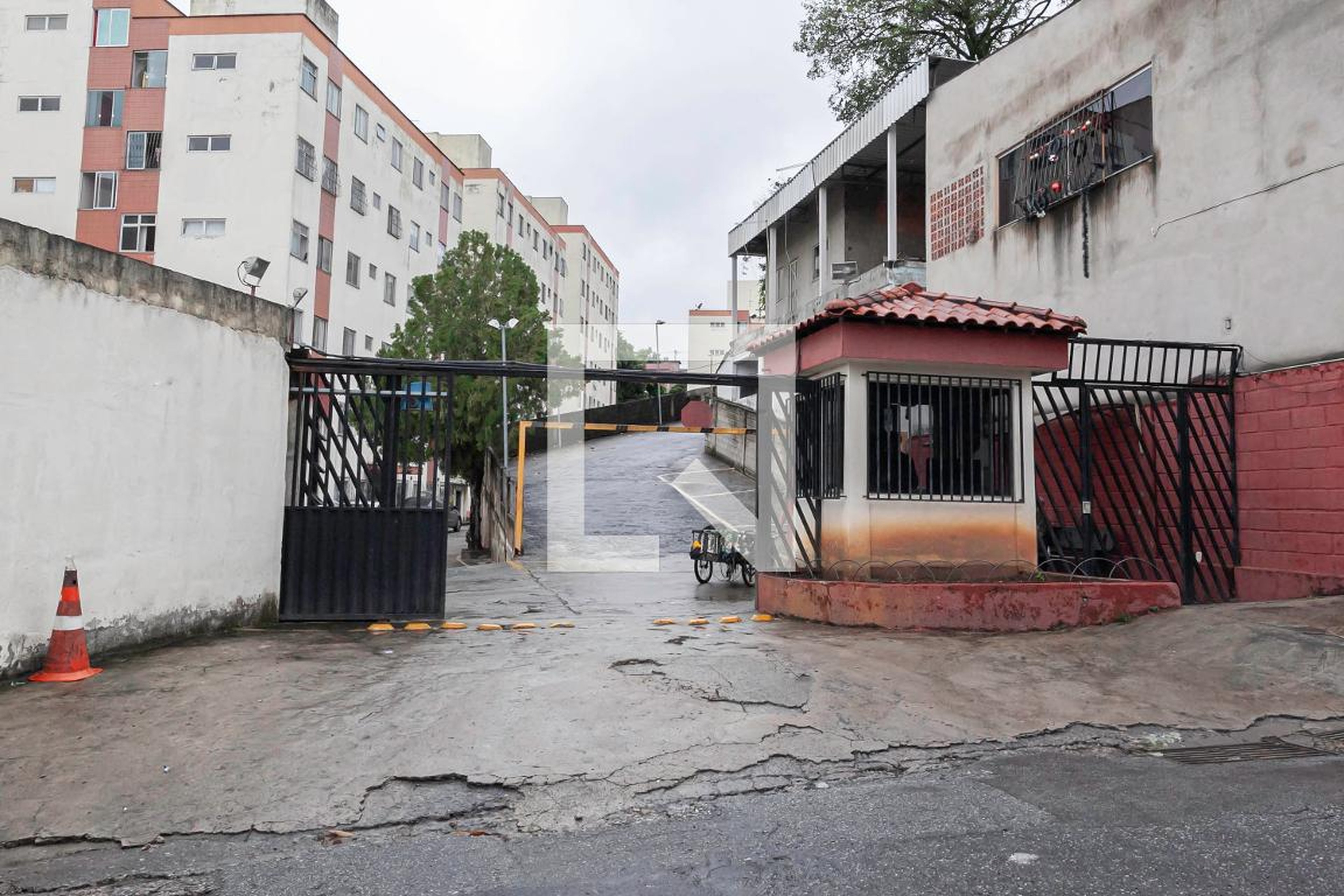 Fachada do condomínio Edifício Pinheiros