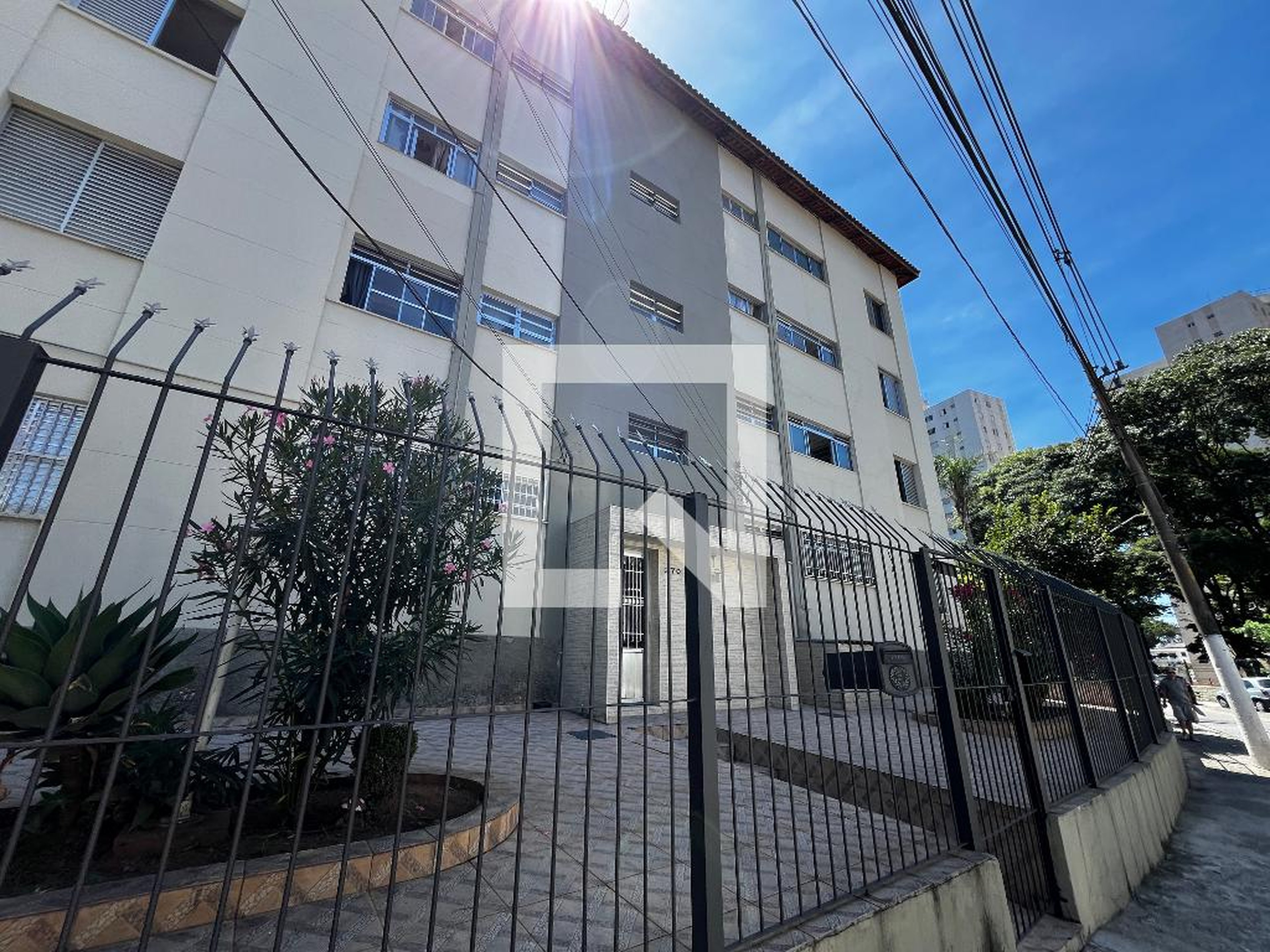 Fachada Condomínio em Rua Salvador Tolezano, 270