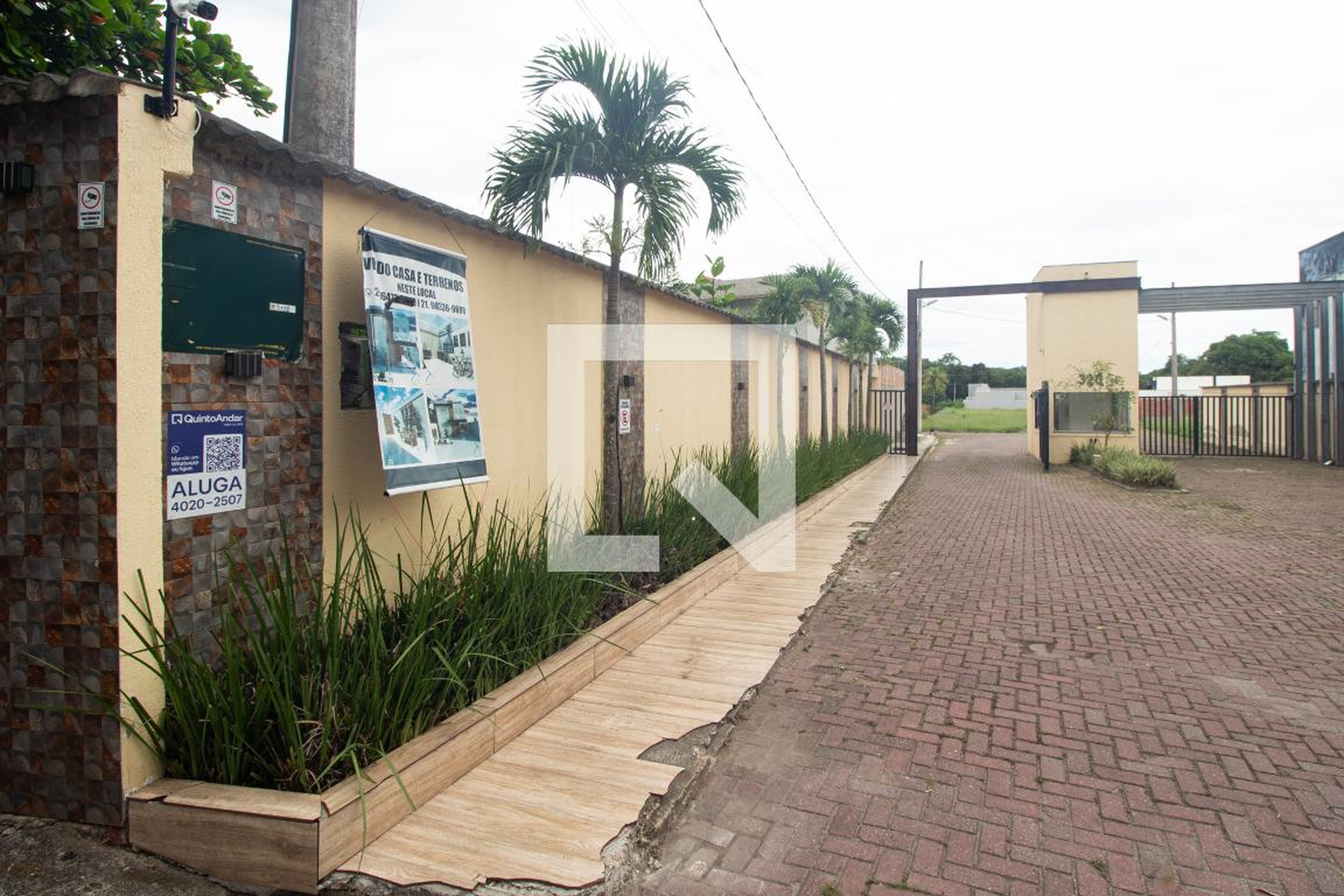 Fachada do condomínio Condomínio em Rua Lupércio, 320