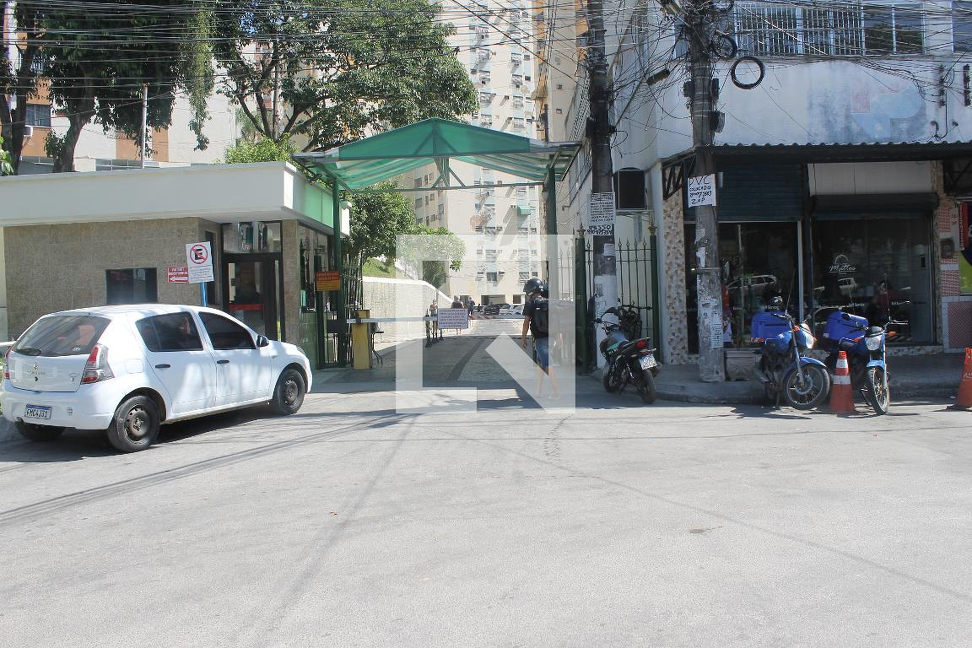 Fachada Condomínio em Rua Elvis Preslei, 989