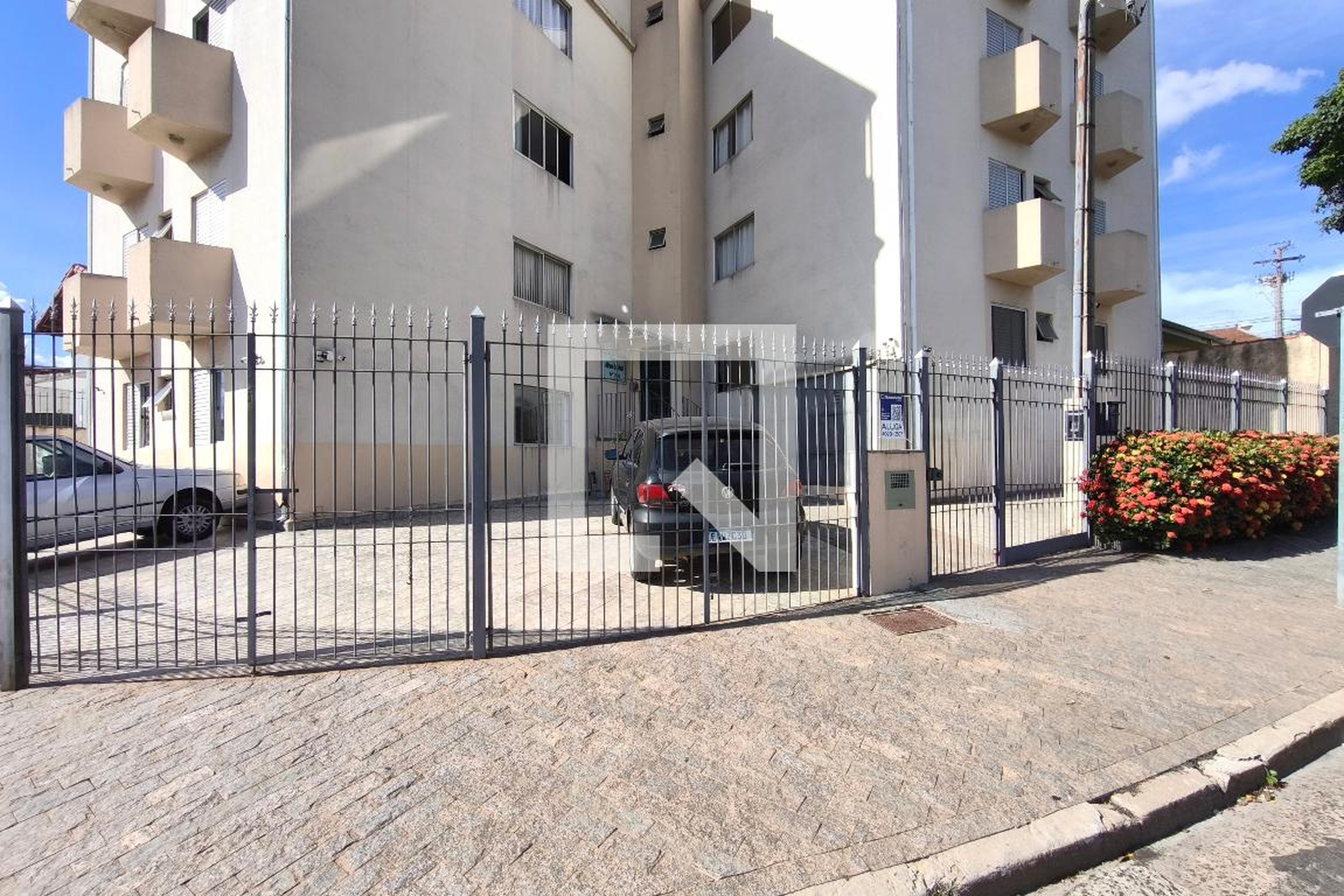 Fachada do Condomínio Condomínio Adriana Carolina