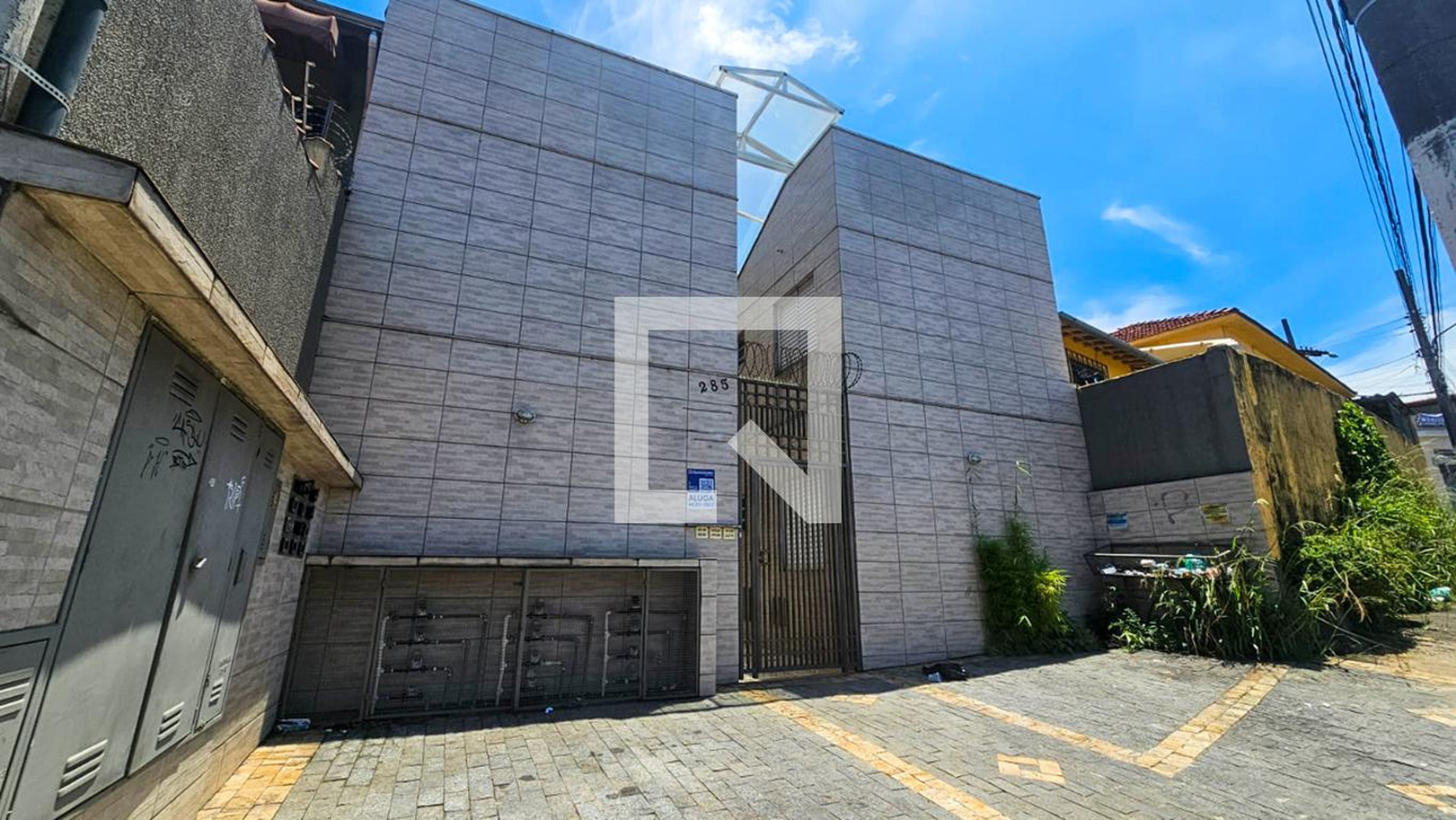 Fachada Condomínio em Rua Renato, 285