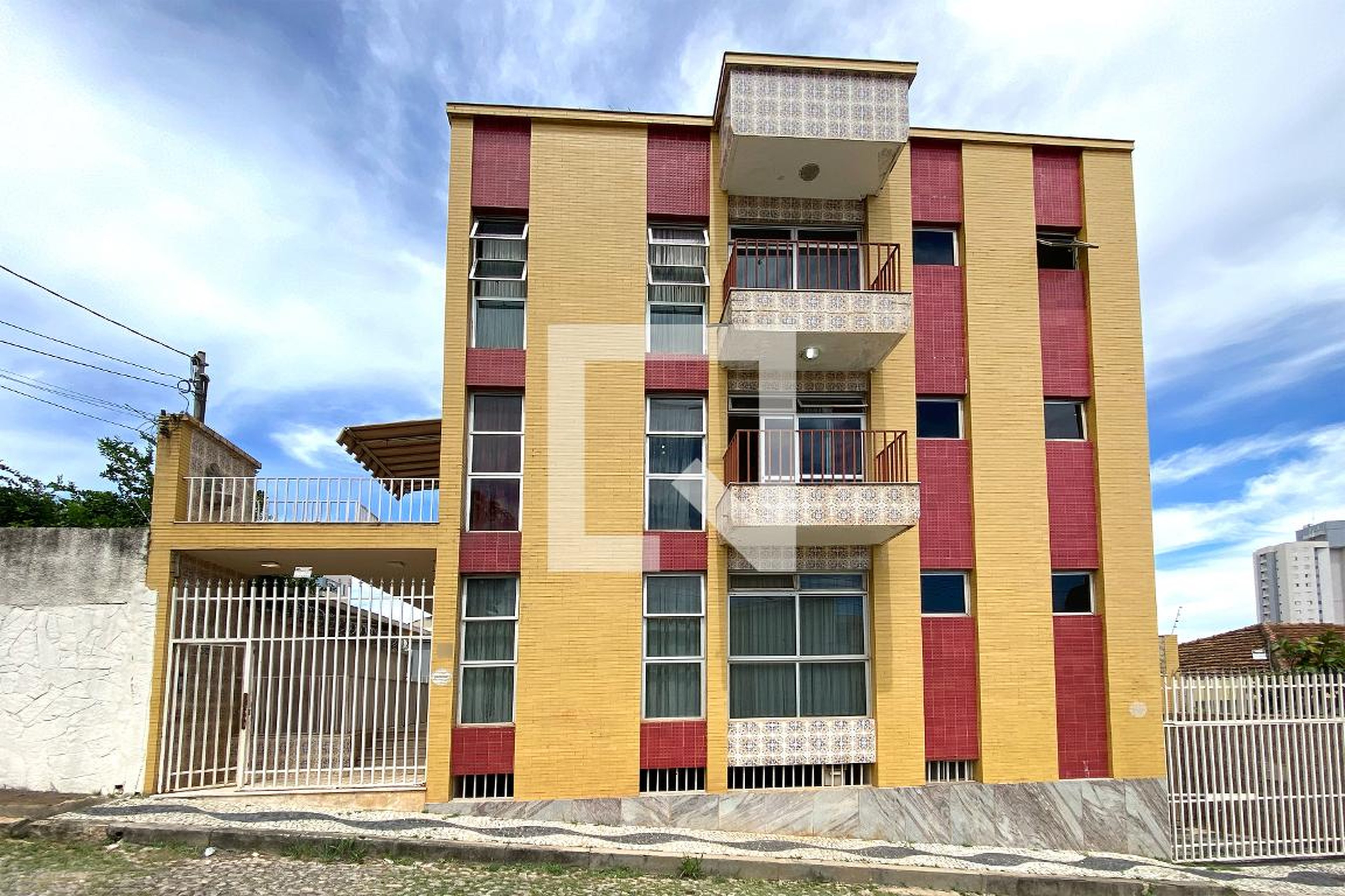 Fachada Condomínio em Rua Gennaro Masci, 61