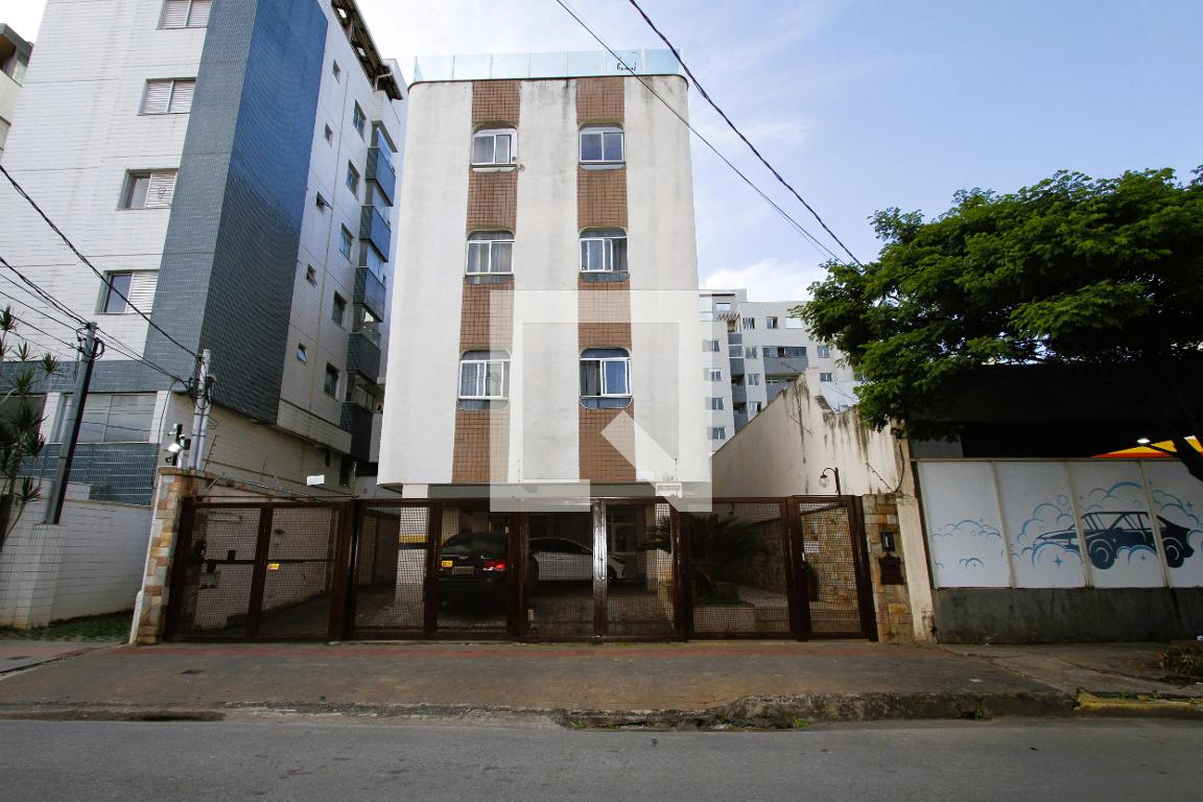 Fachada do Prédio Condomínio em Rua Dom Joaquim Silvério, 144