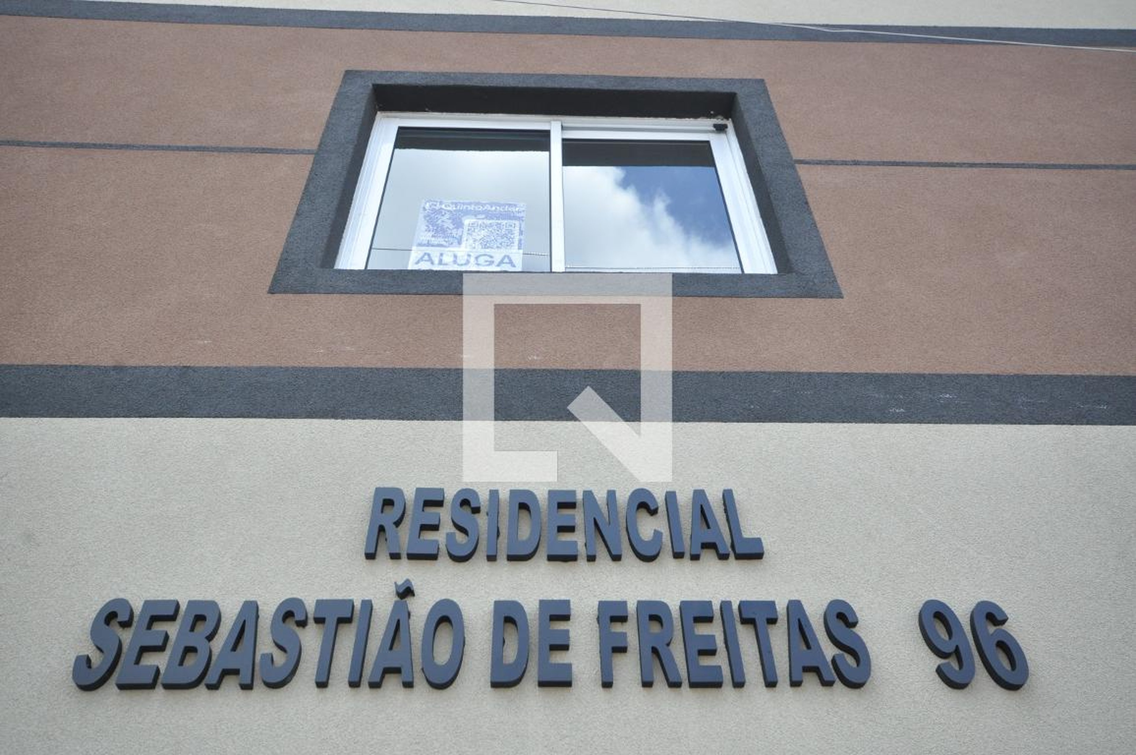 Fachada Condomínio em Rua Sebastião de Freitas, 96
