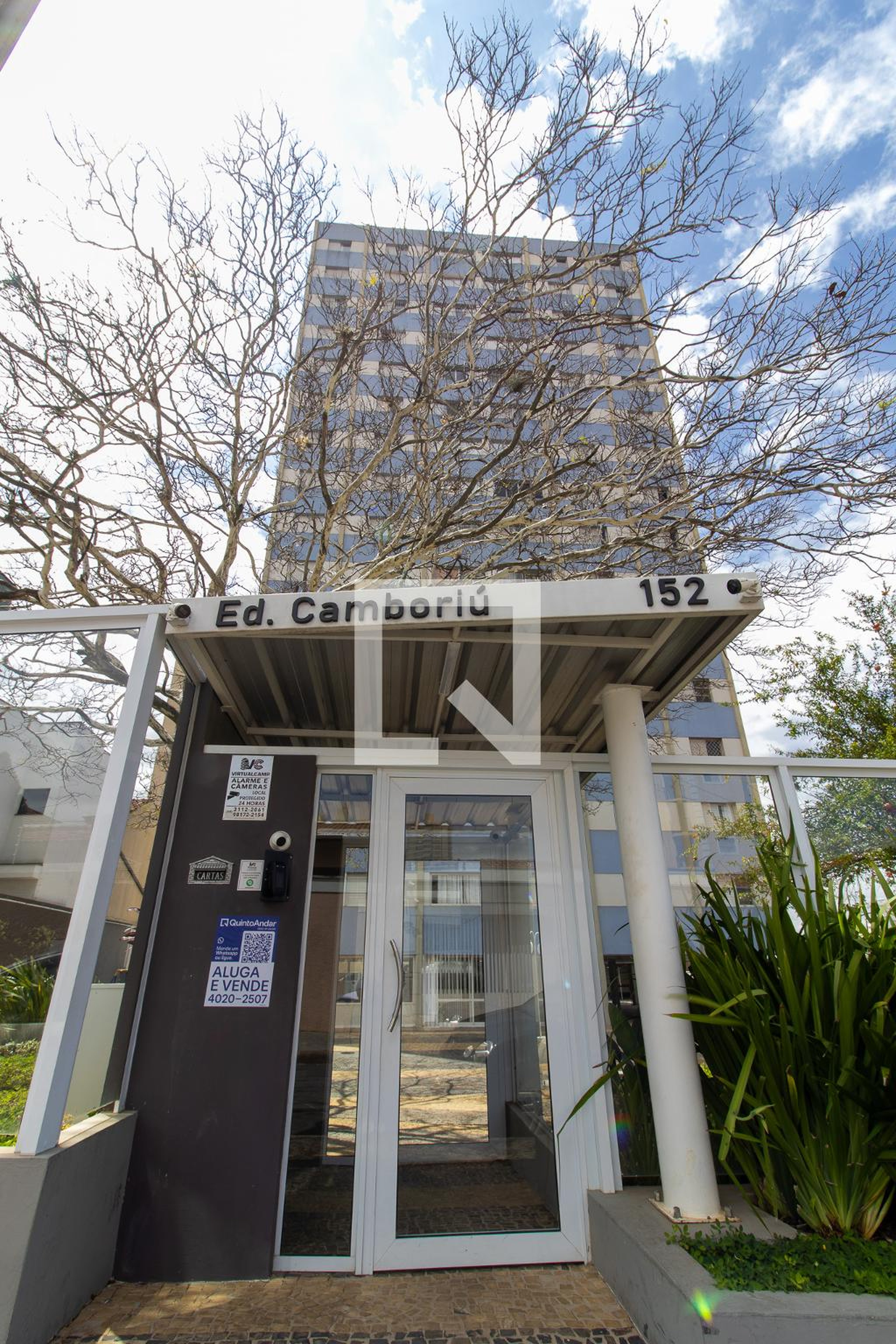 Fachada Condomínio em Rua Barão de Anhumas, 152