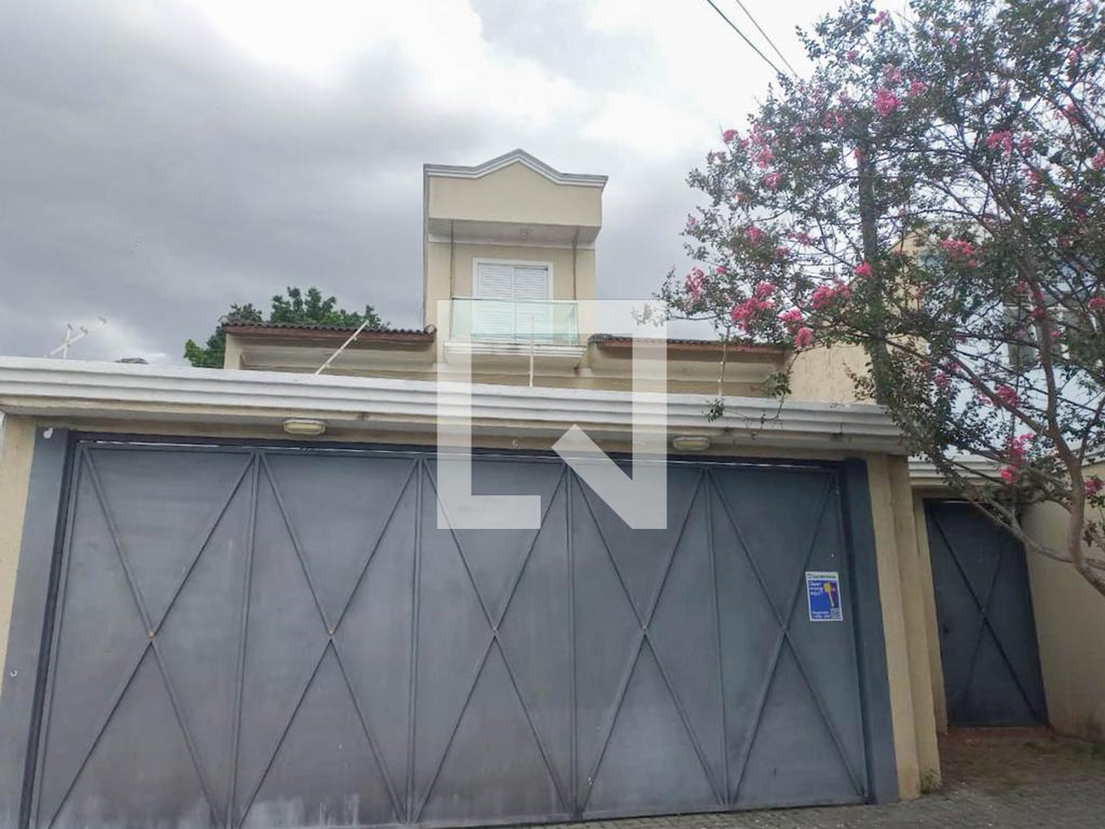 Fachada Condomínio em Rua Quedas, 553