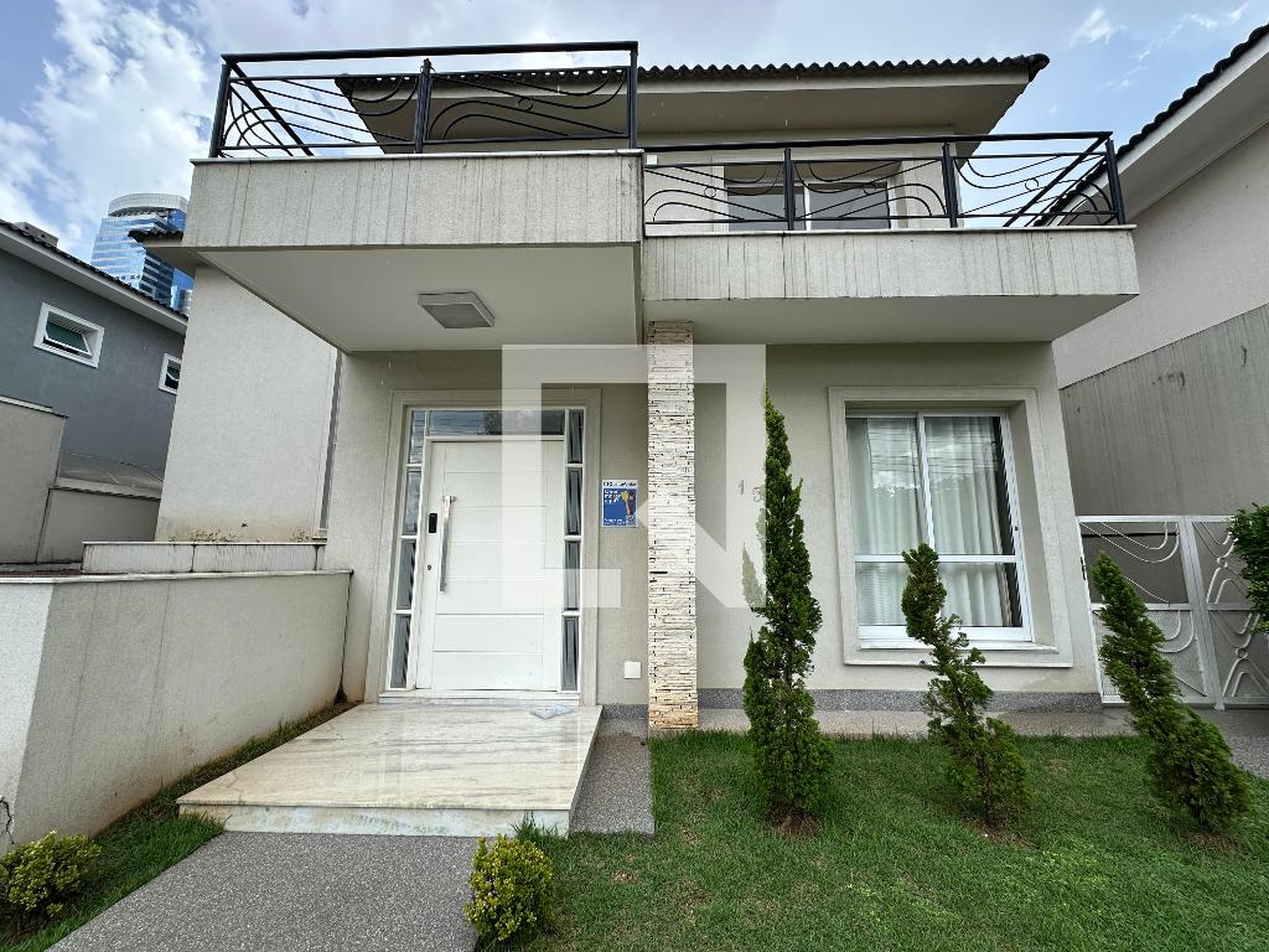 Fachada Condomínio em Alameda do Pôrto, 150