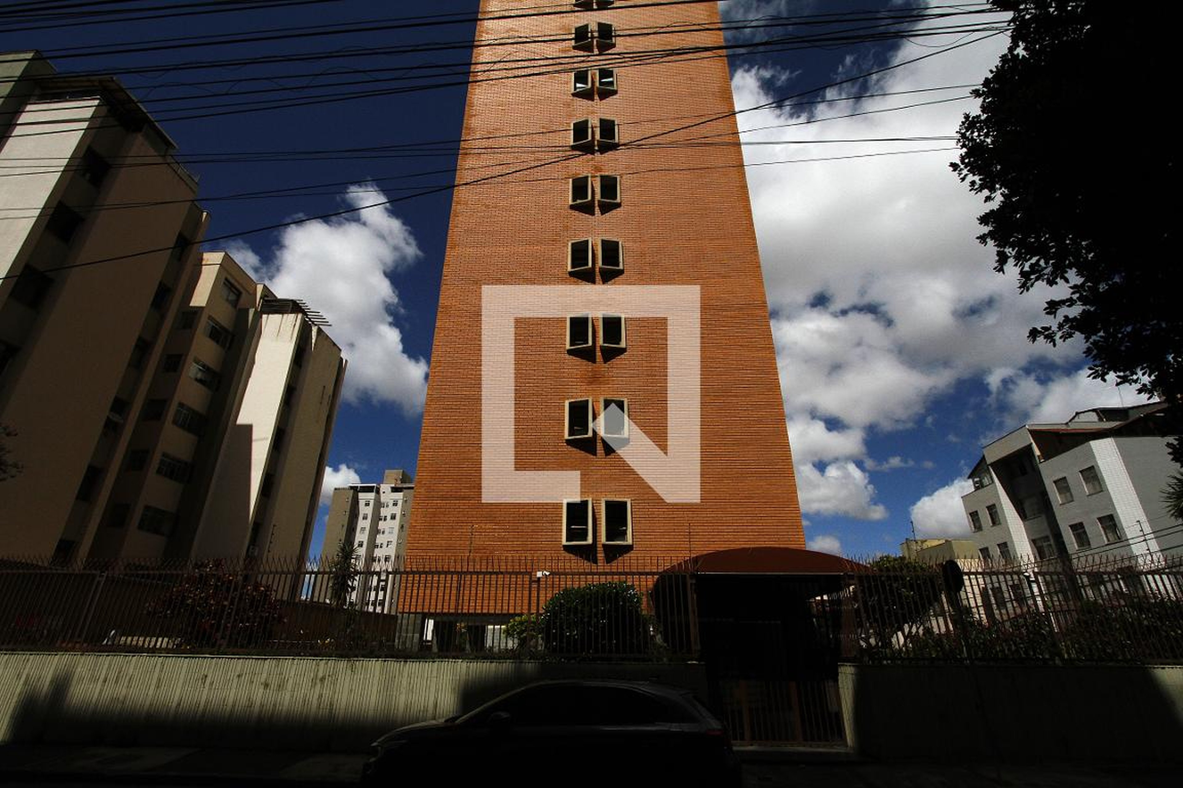 Fachada do Prédio Condomínio em Rua Camapuan, 700
