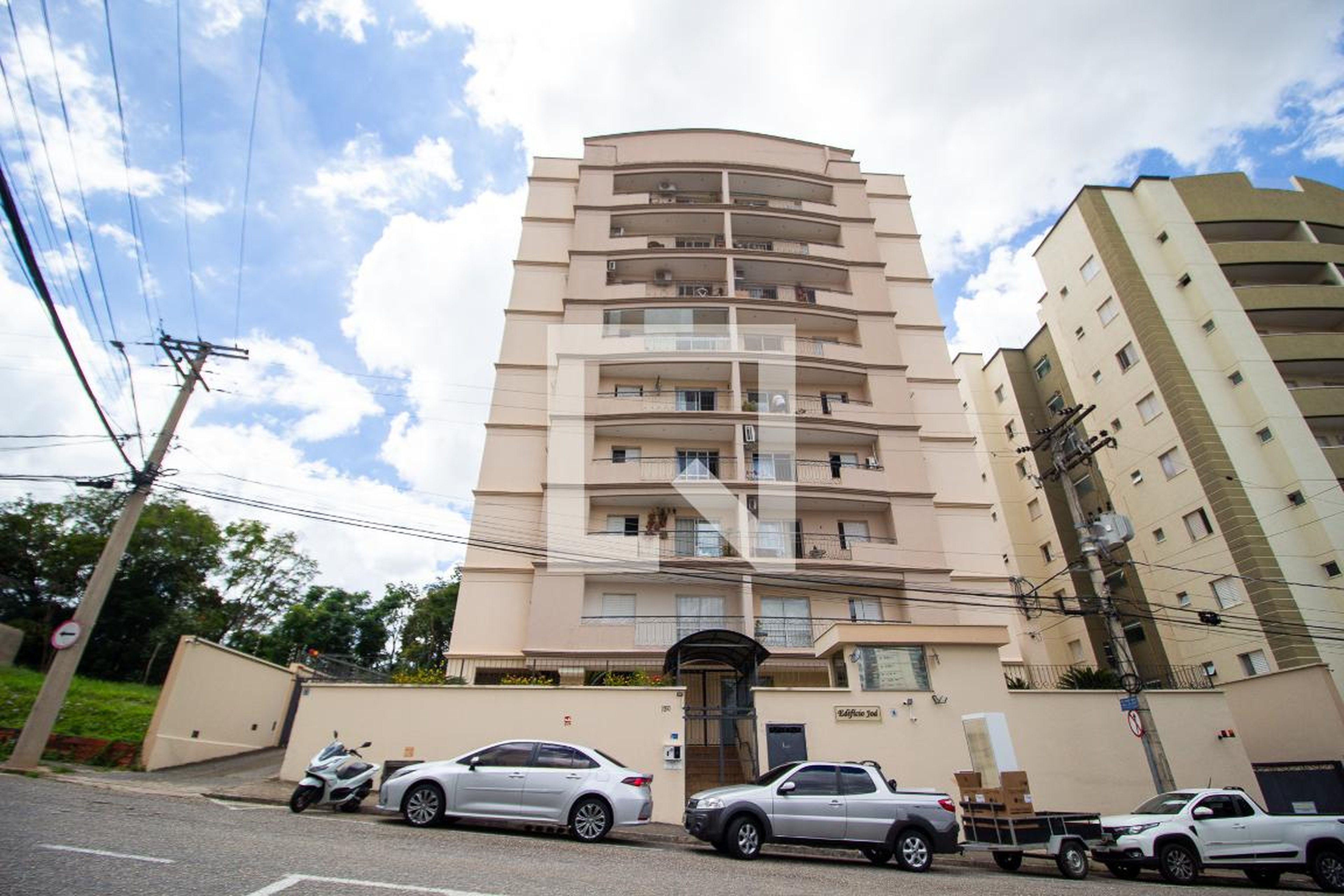 Fachada Condomínio em Rua Professor Maria de Lourdes A. Cruz Swenson, 150
