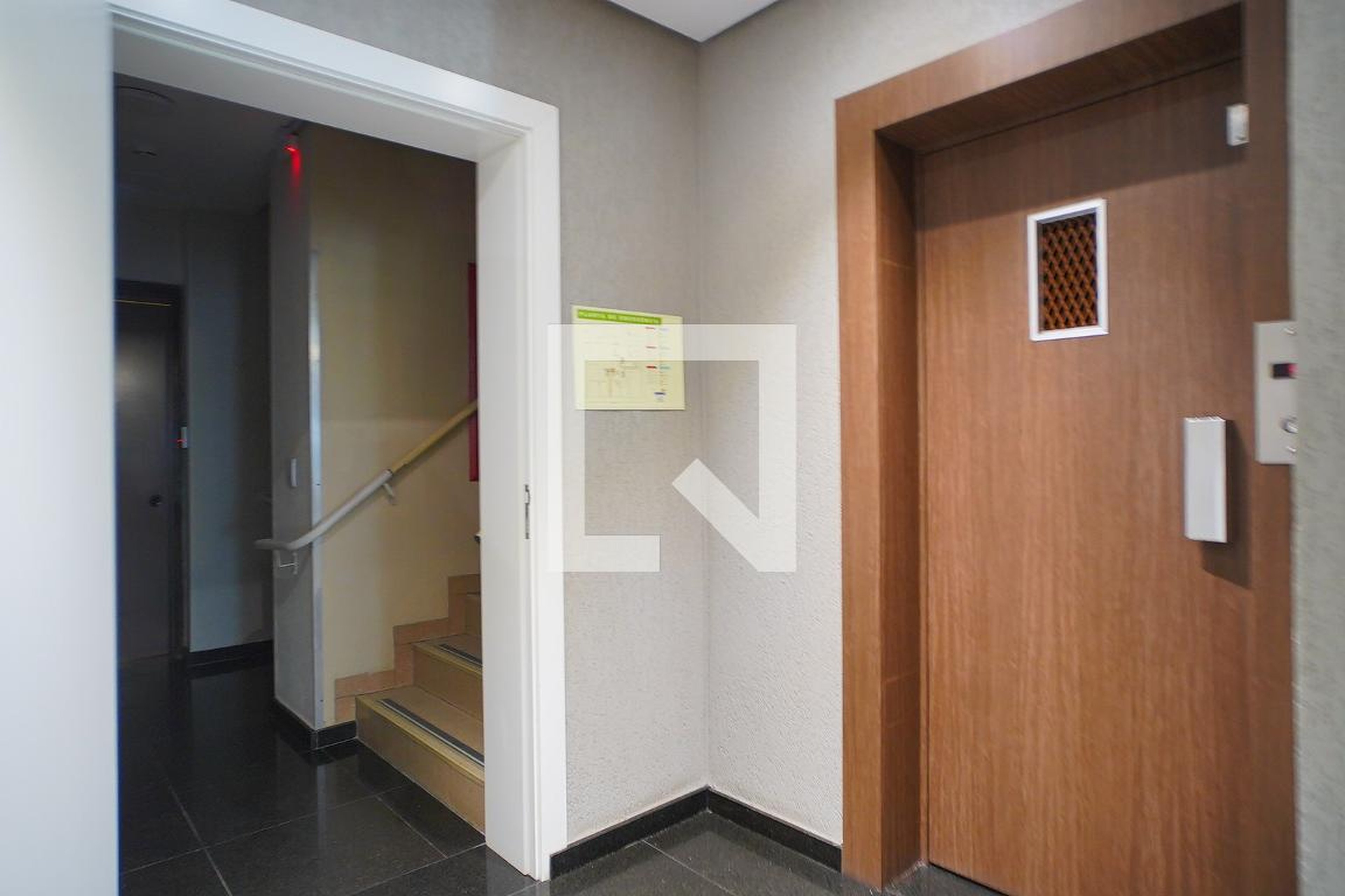 Hall de entrada Condomínio em Avenida Independência, 1275