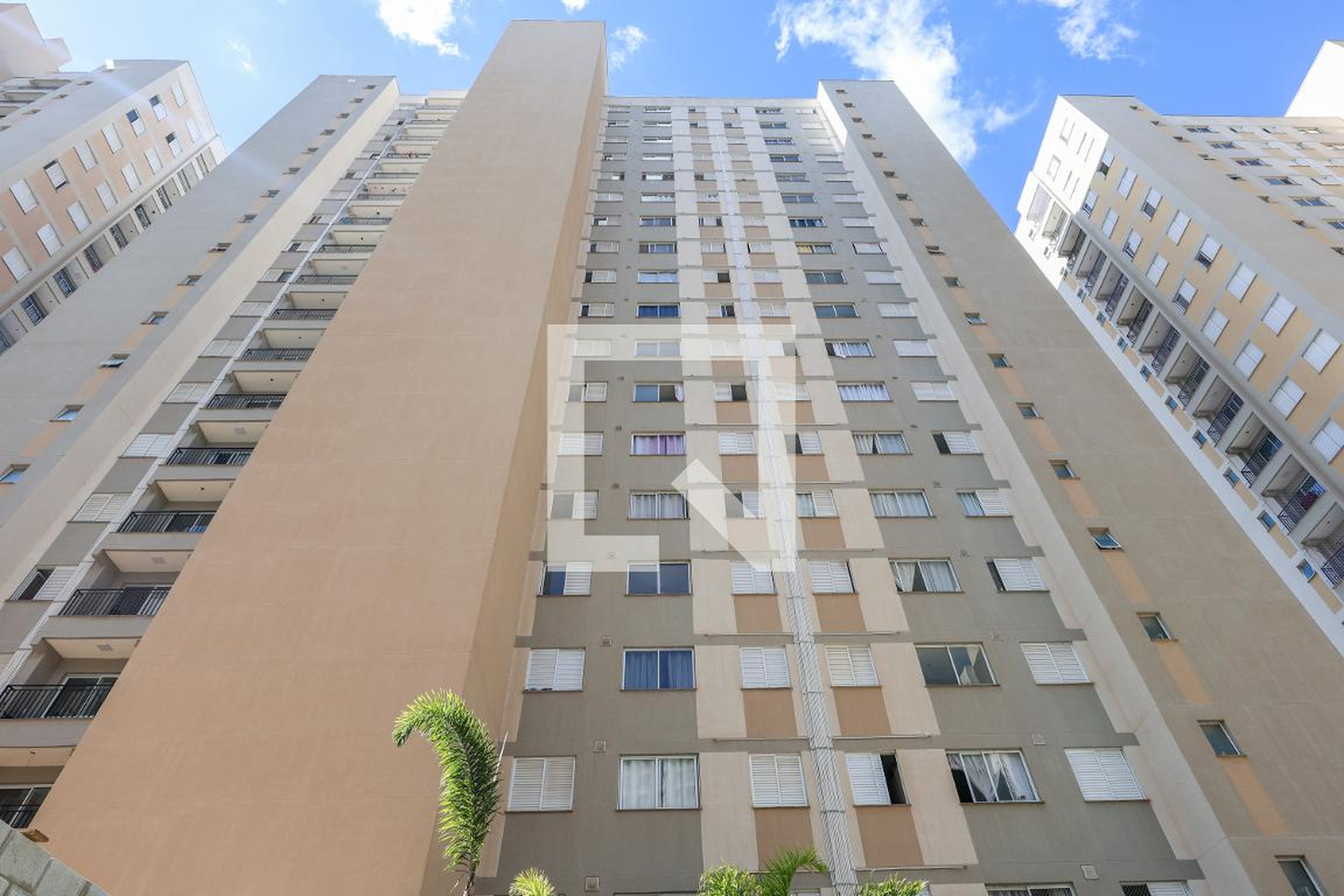 Fachada Condomínio em Rua Isaias Fontes, 121