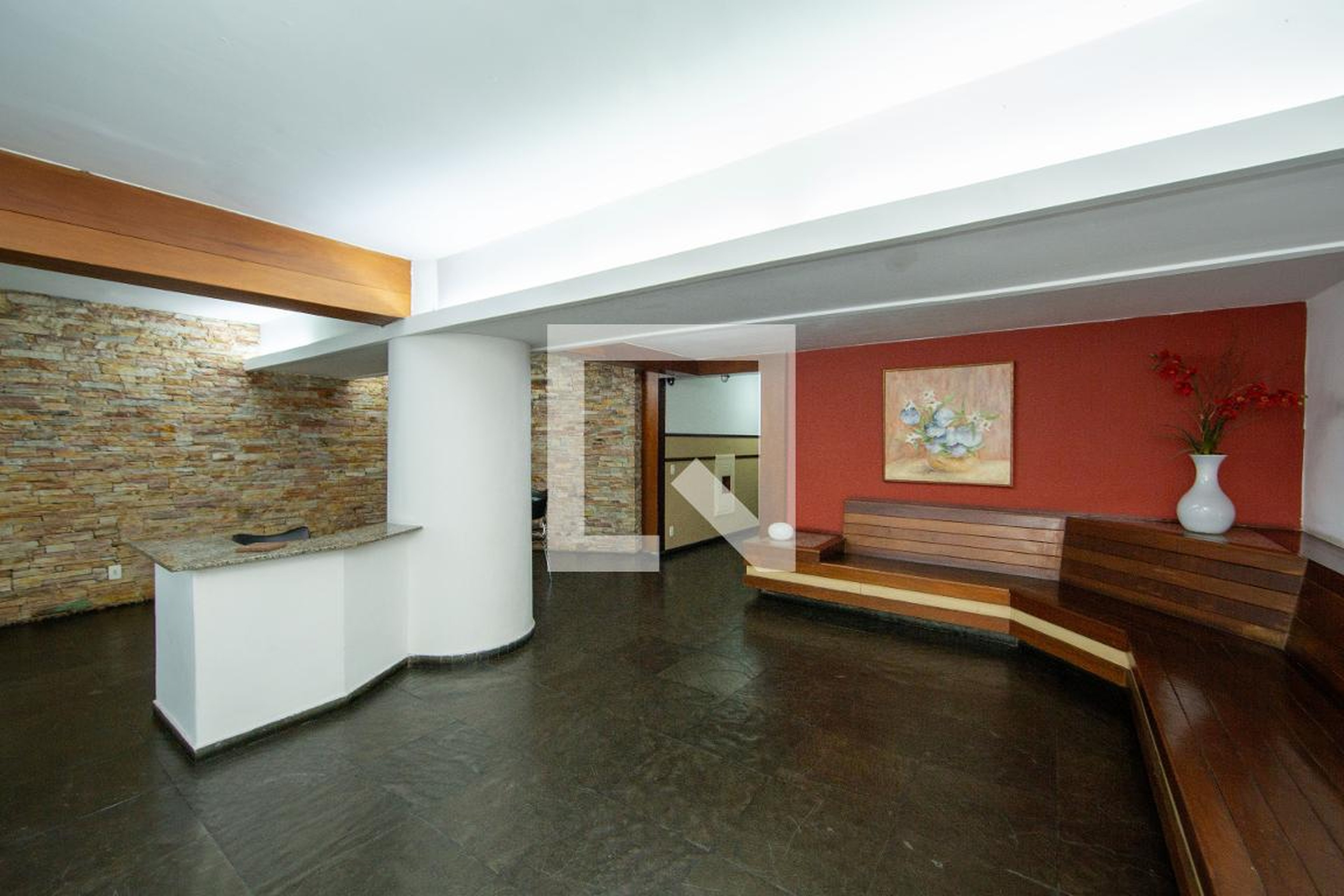 HALL Condomínio em Rua Amapá, 336