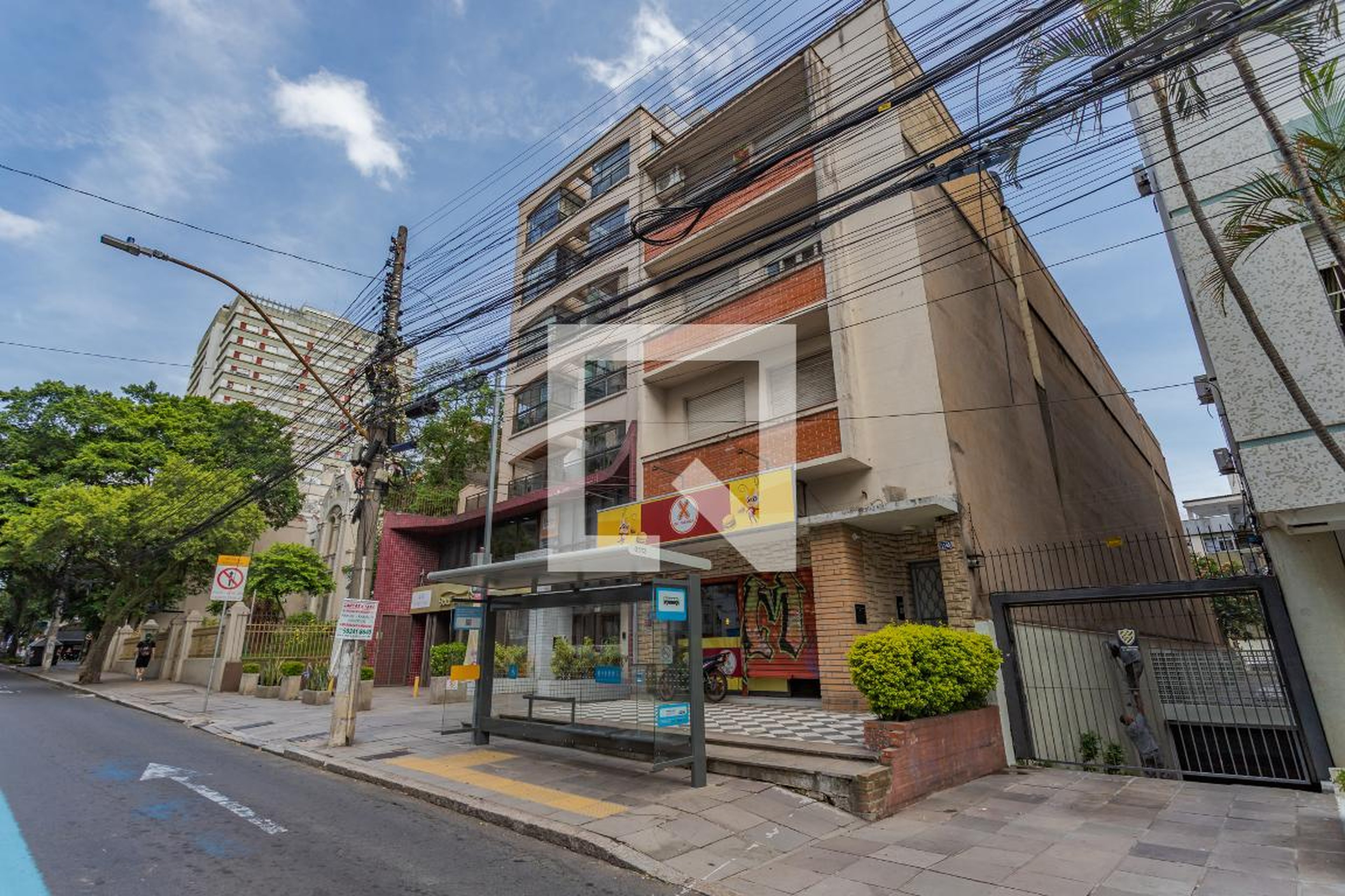 Fachada Condomínio em Avenida Independência, 1145