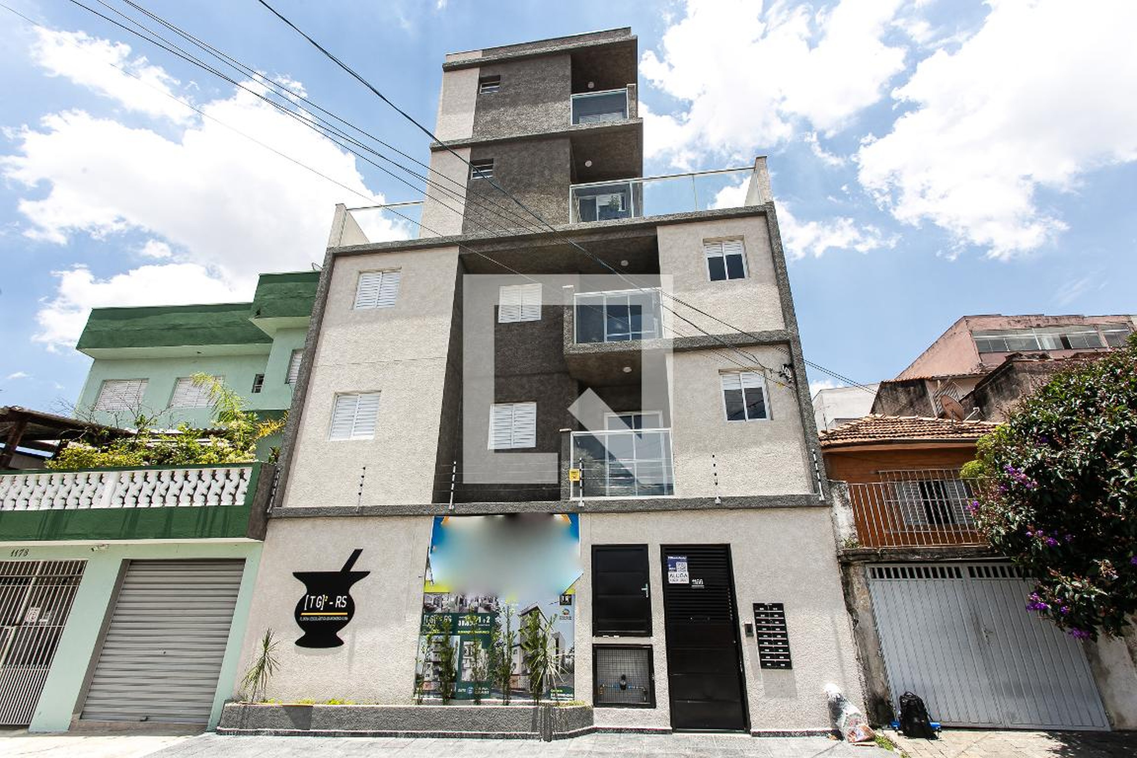 Fachada Condomínio em Rua Dona Escolástica Melchert da Fonseca, 1166