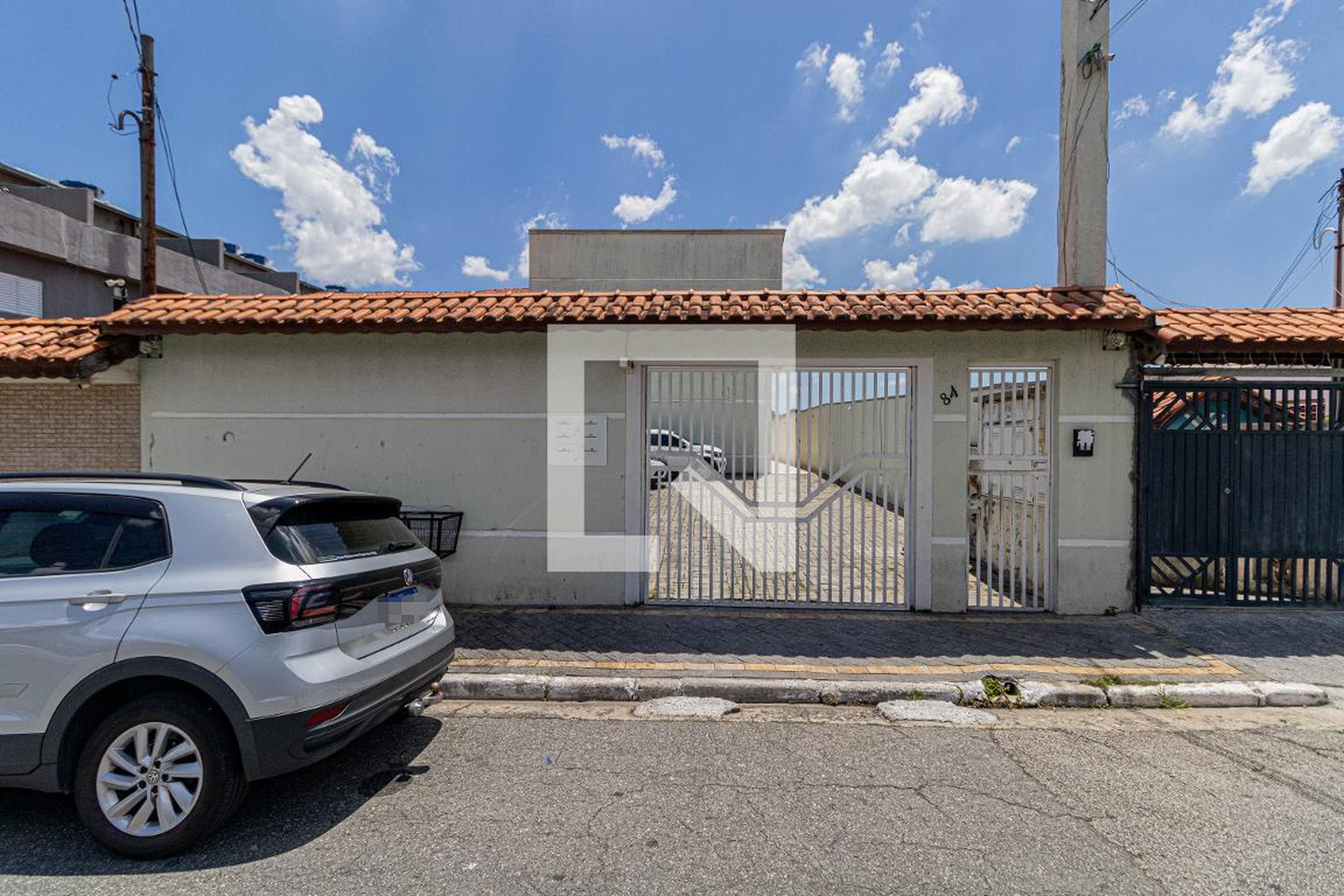 Fachada Condomínio em Rua Josias Pereira, 84