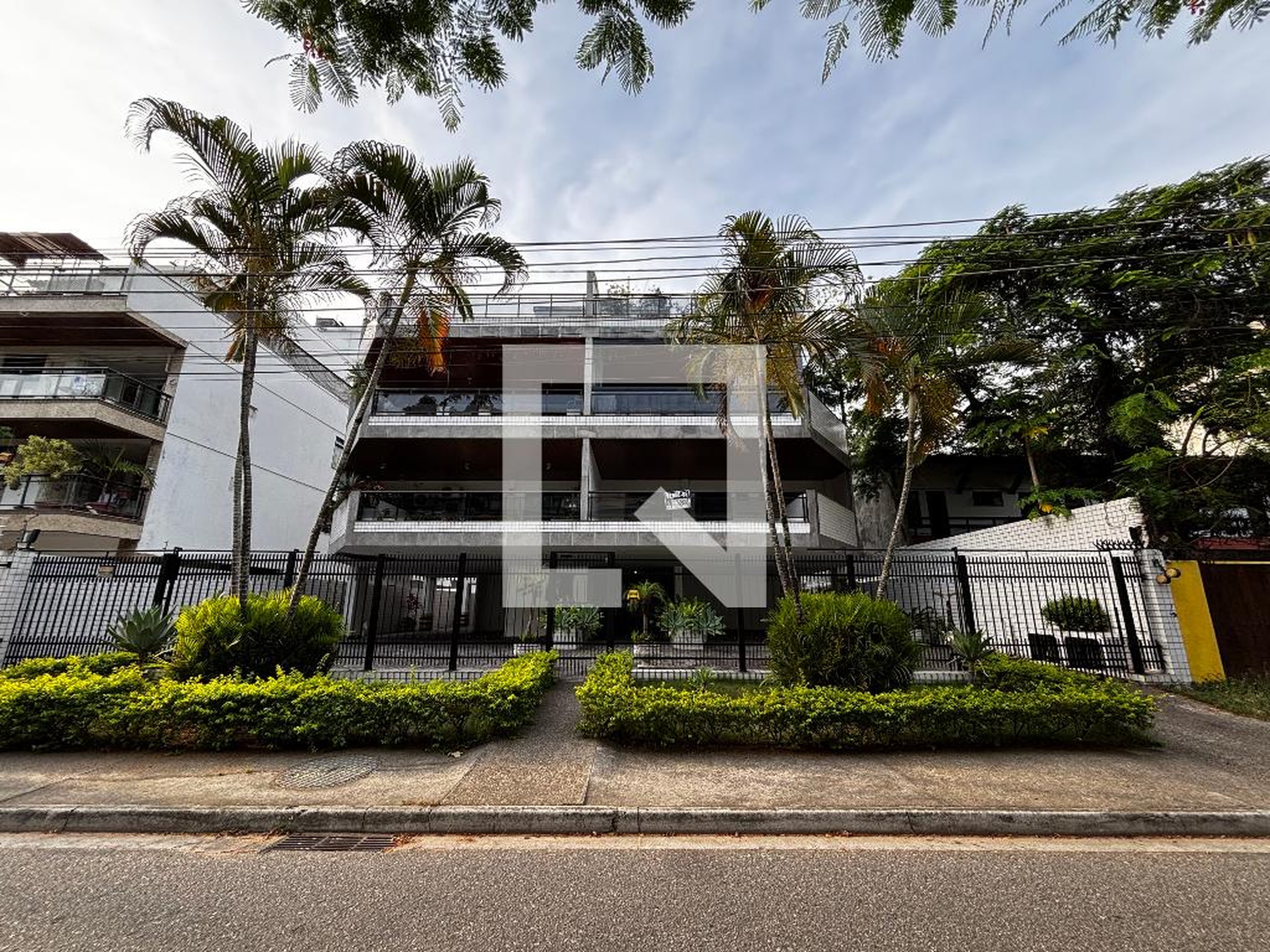 Fachada Condomínio em Rua São Francisco de Assis, 27