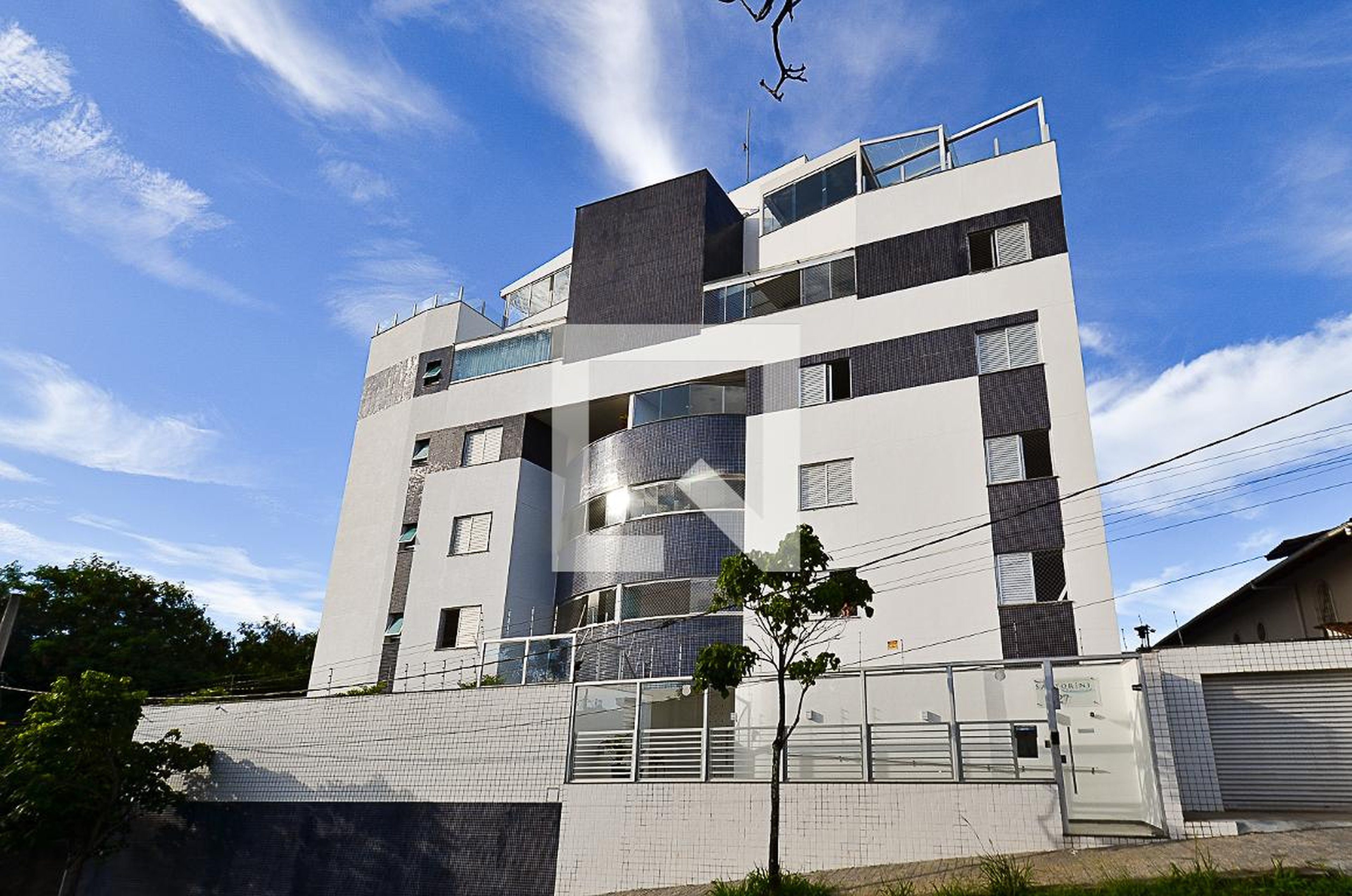 Fachada Condomínio em Rua Pirauba, 27