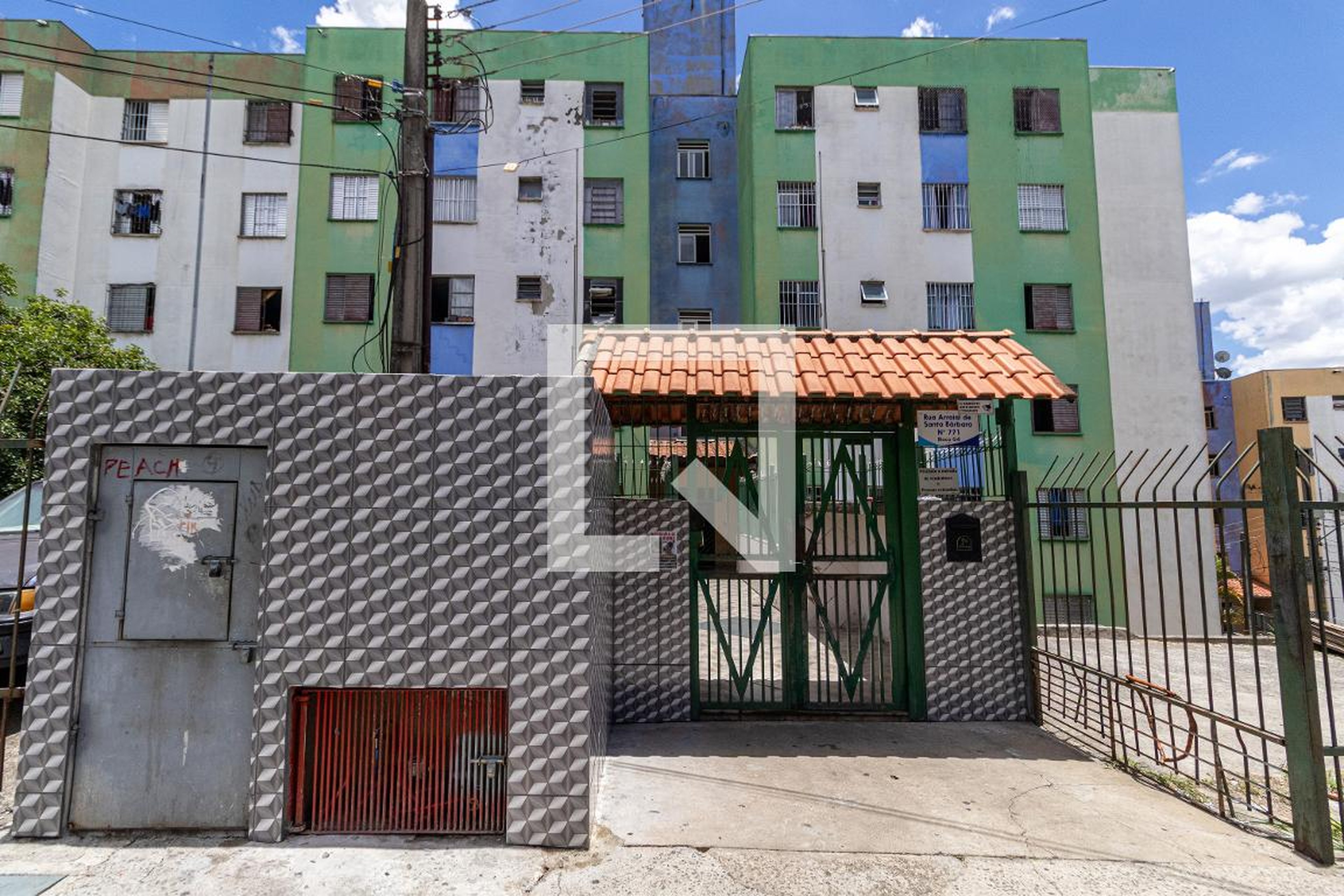 Fachada Condomínio em Rua Arraial de Santa Bárbara, 771