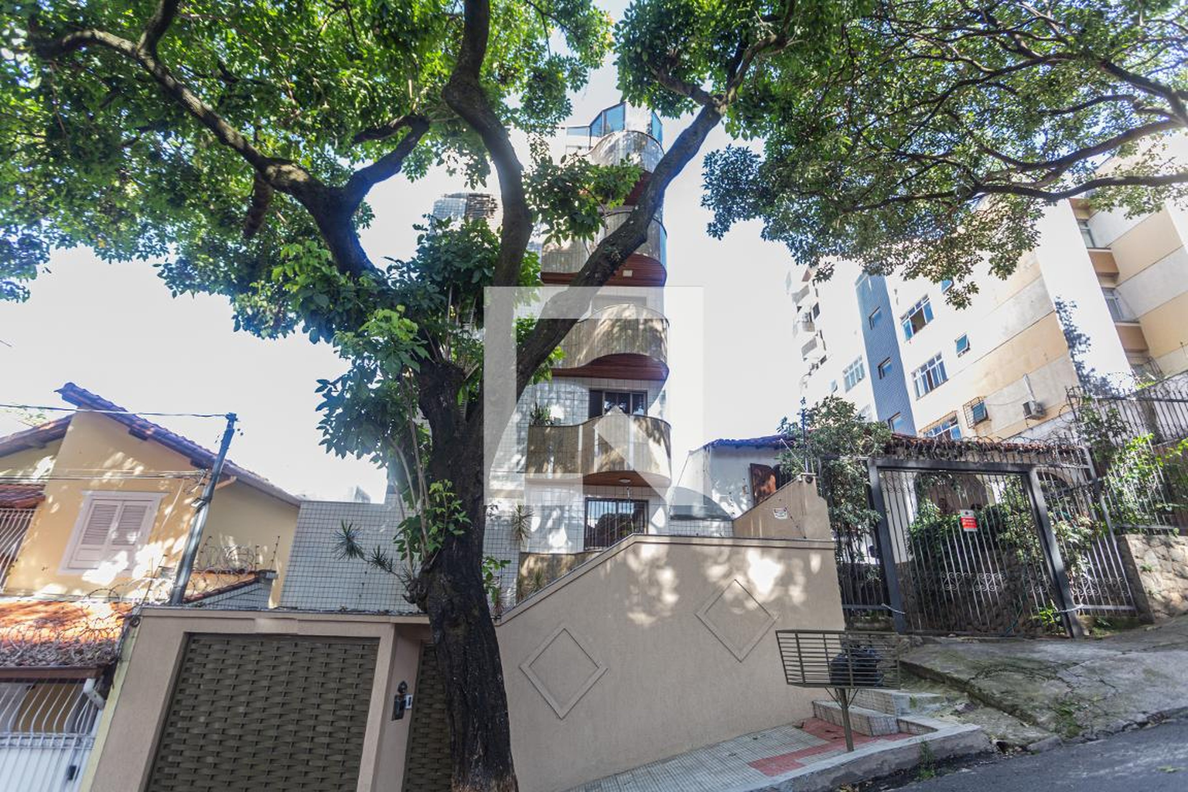 Fachada Condomínio em Rua Santo Antônio do Monte, 375