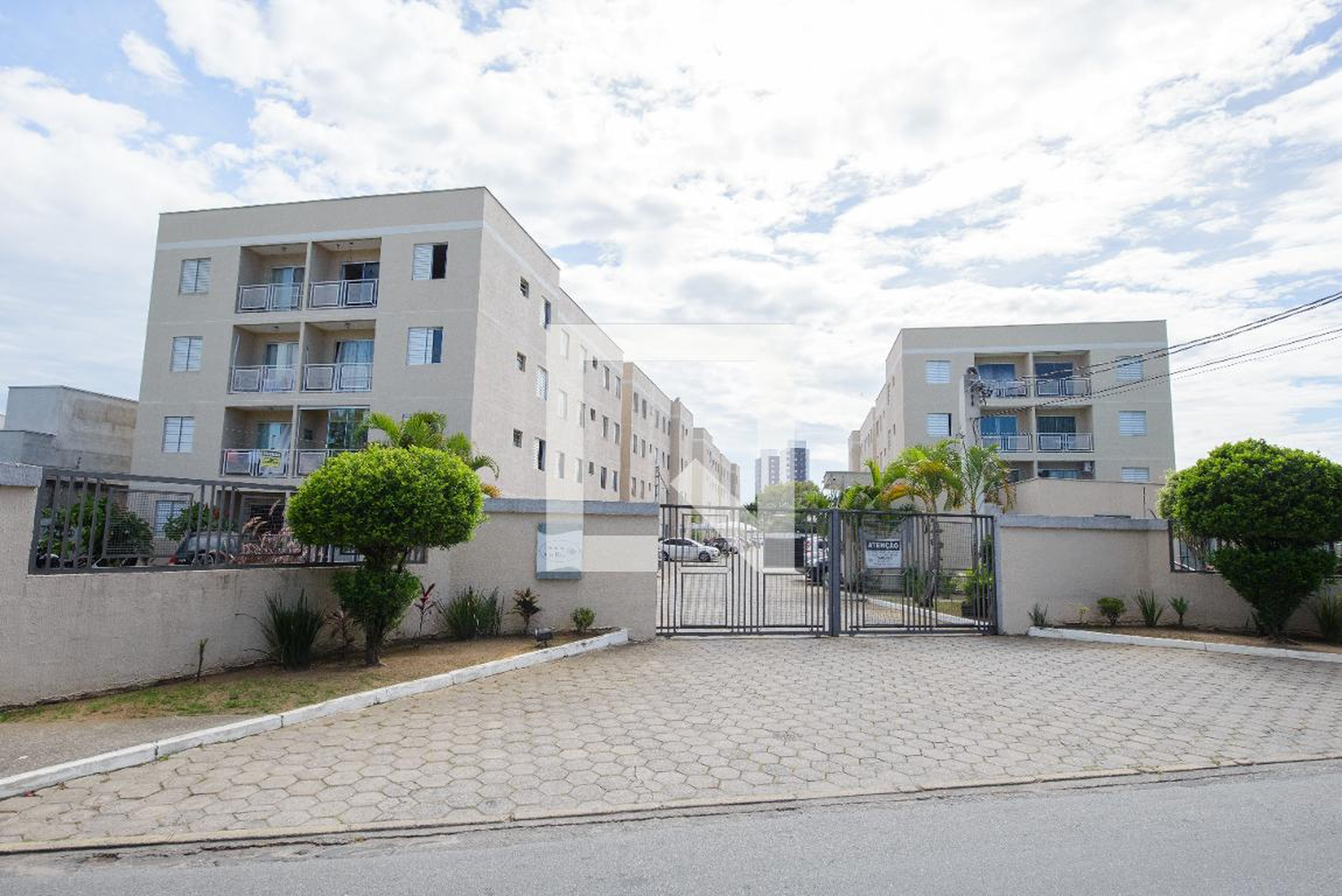 Fachada do condomínio Condomínio Vila Bela