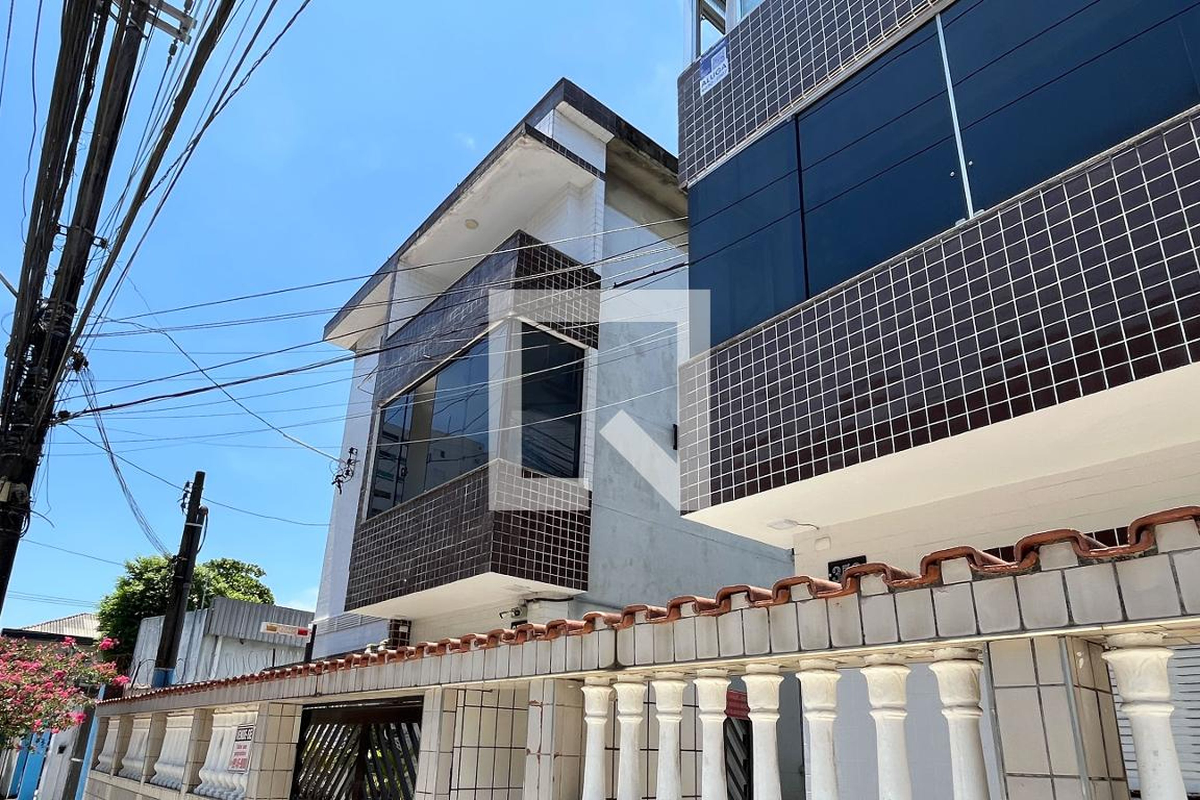 Fachada Condomínio em Rua Santos Dumont, 353