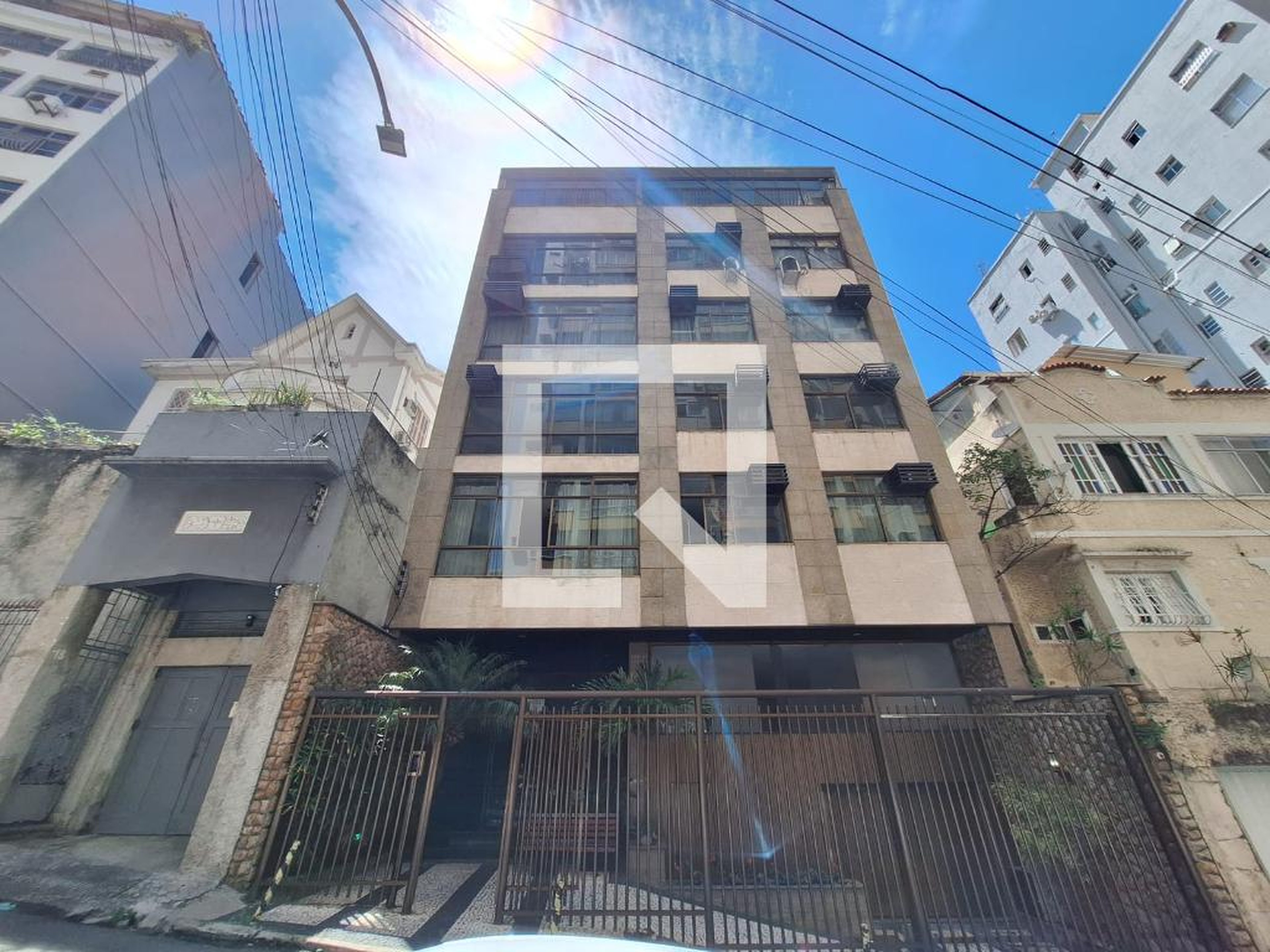 Fachada Condomínio em Rua Itapuca, 16