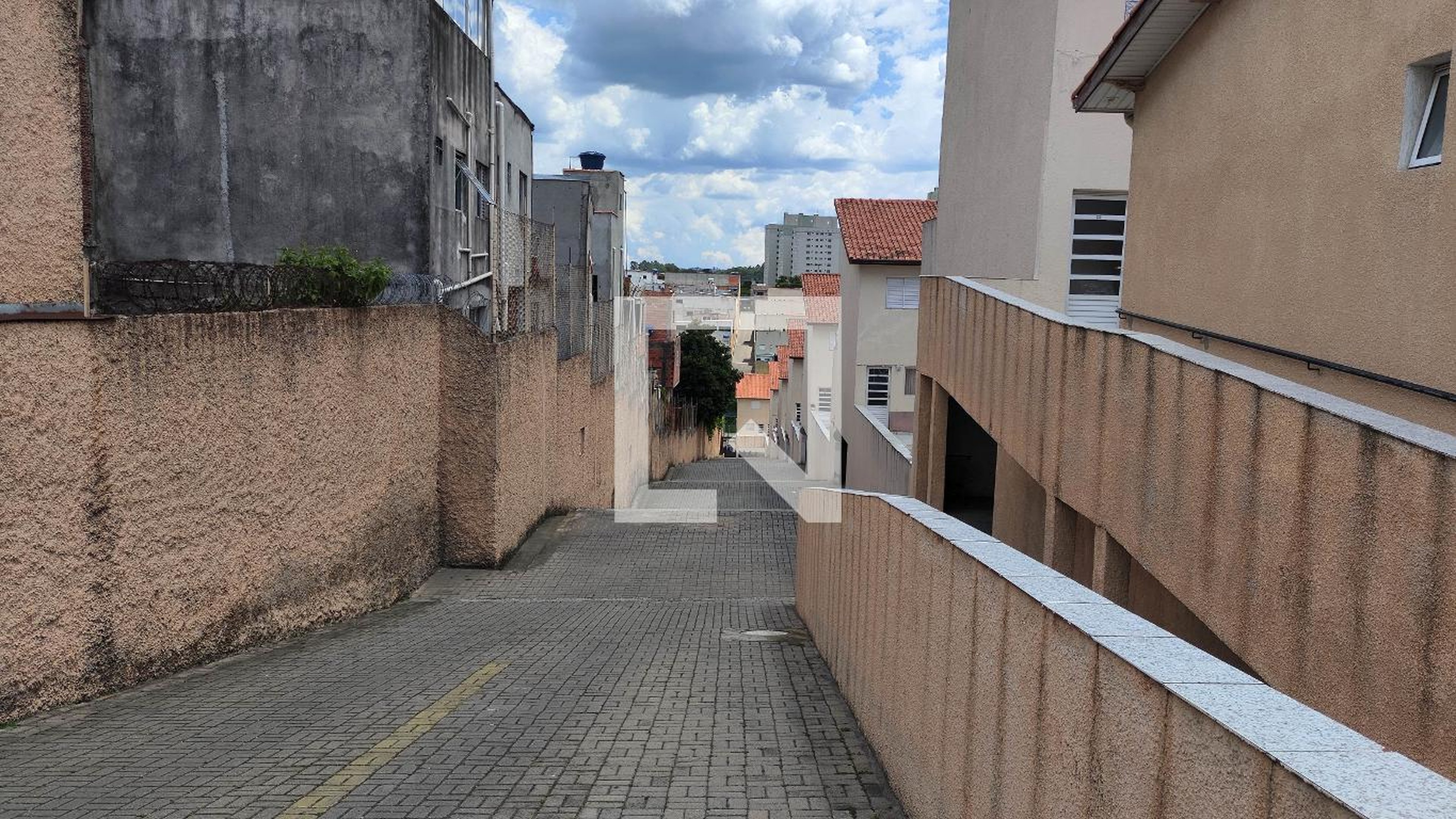 Entrada Condomínio em Rua Manuel Álvares Pimentel, 629