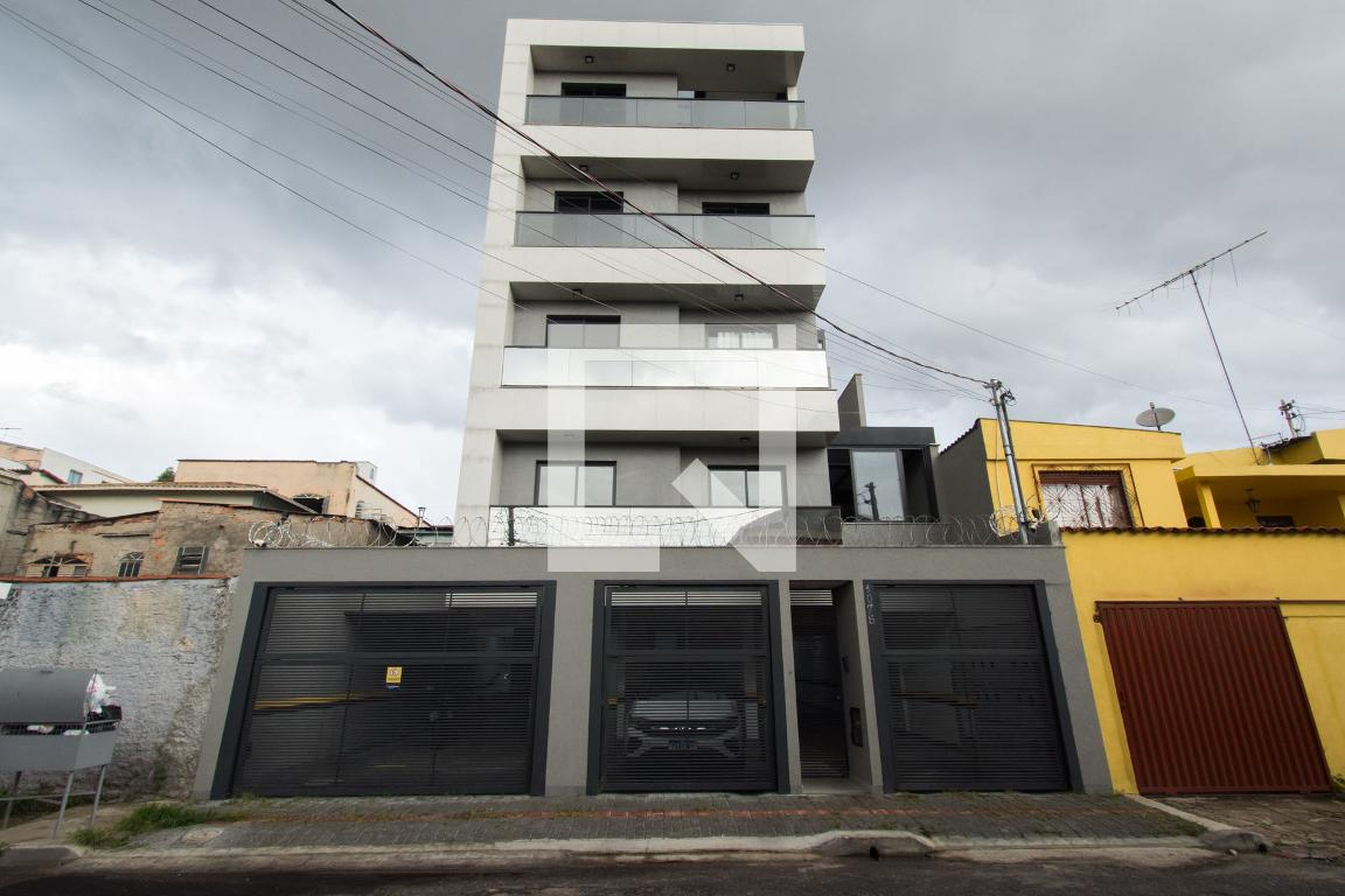 Fachada Condomínio em Rua Acácias, 1075