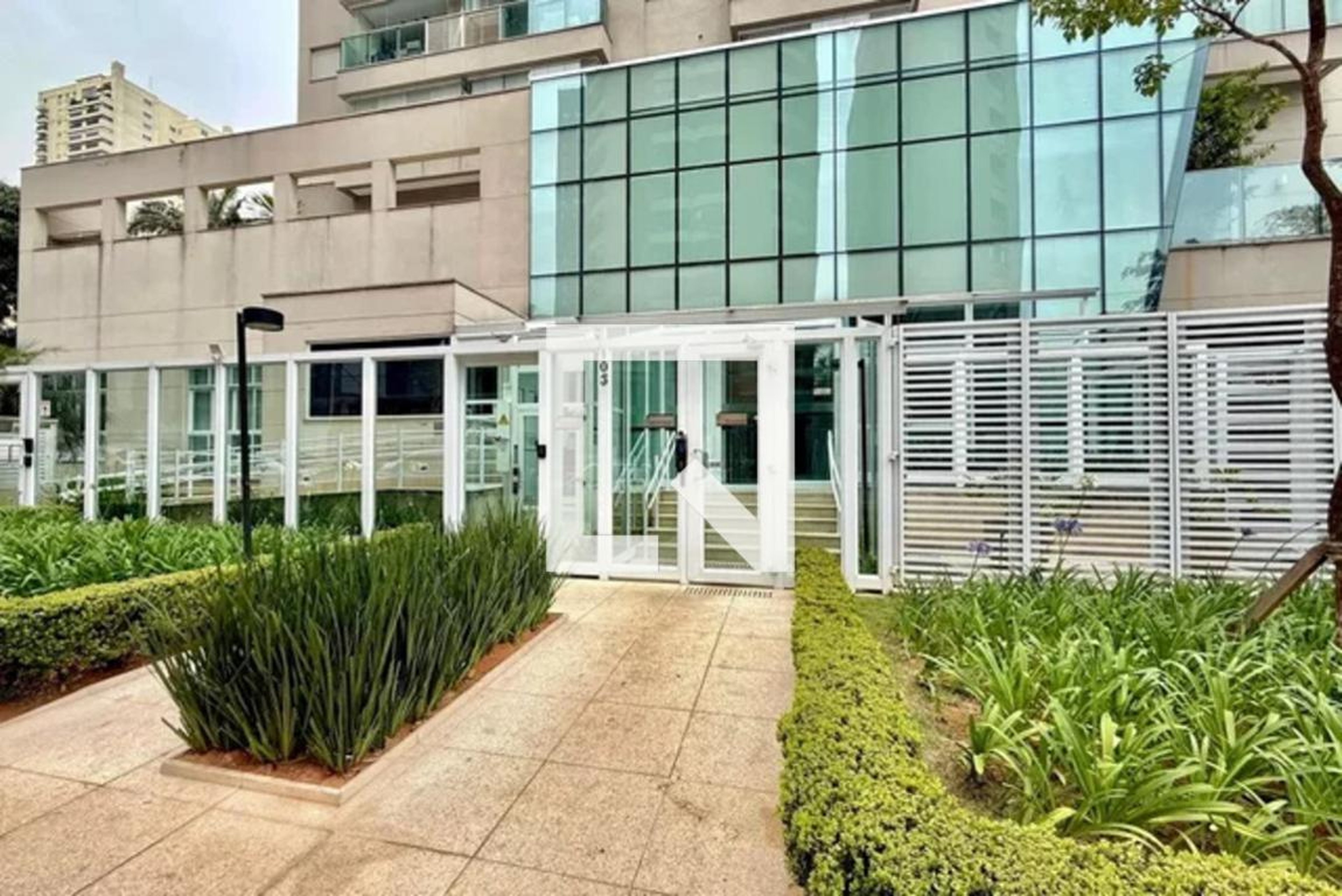 Fachada Condomínio B103 Building