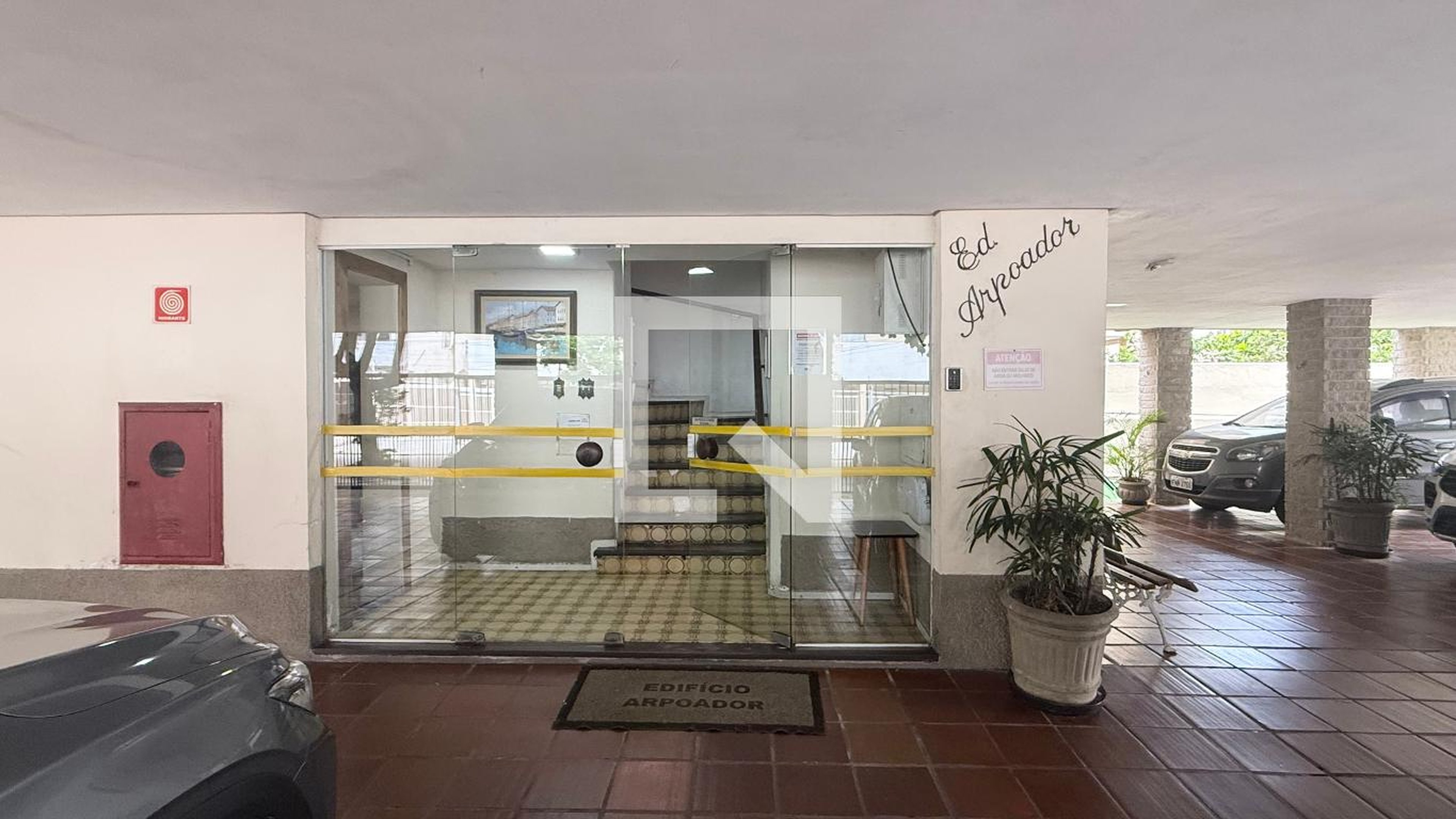 Fachada Condomínio em Rua Colômbia, 680