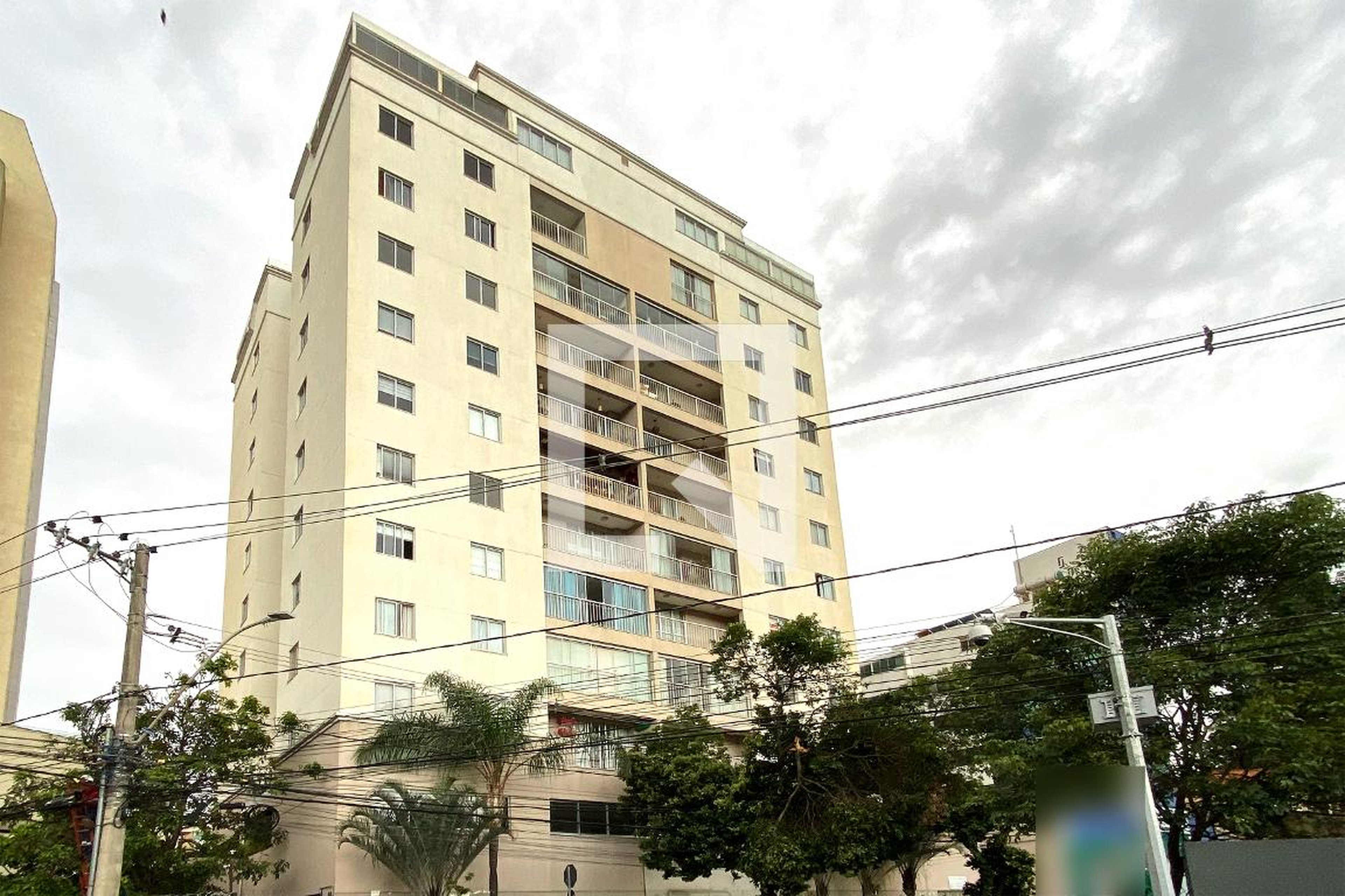 Fachada Condomínio em Rua Professor Almeida Cunha, 5