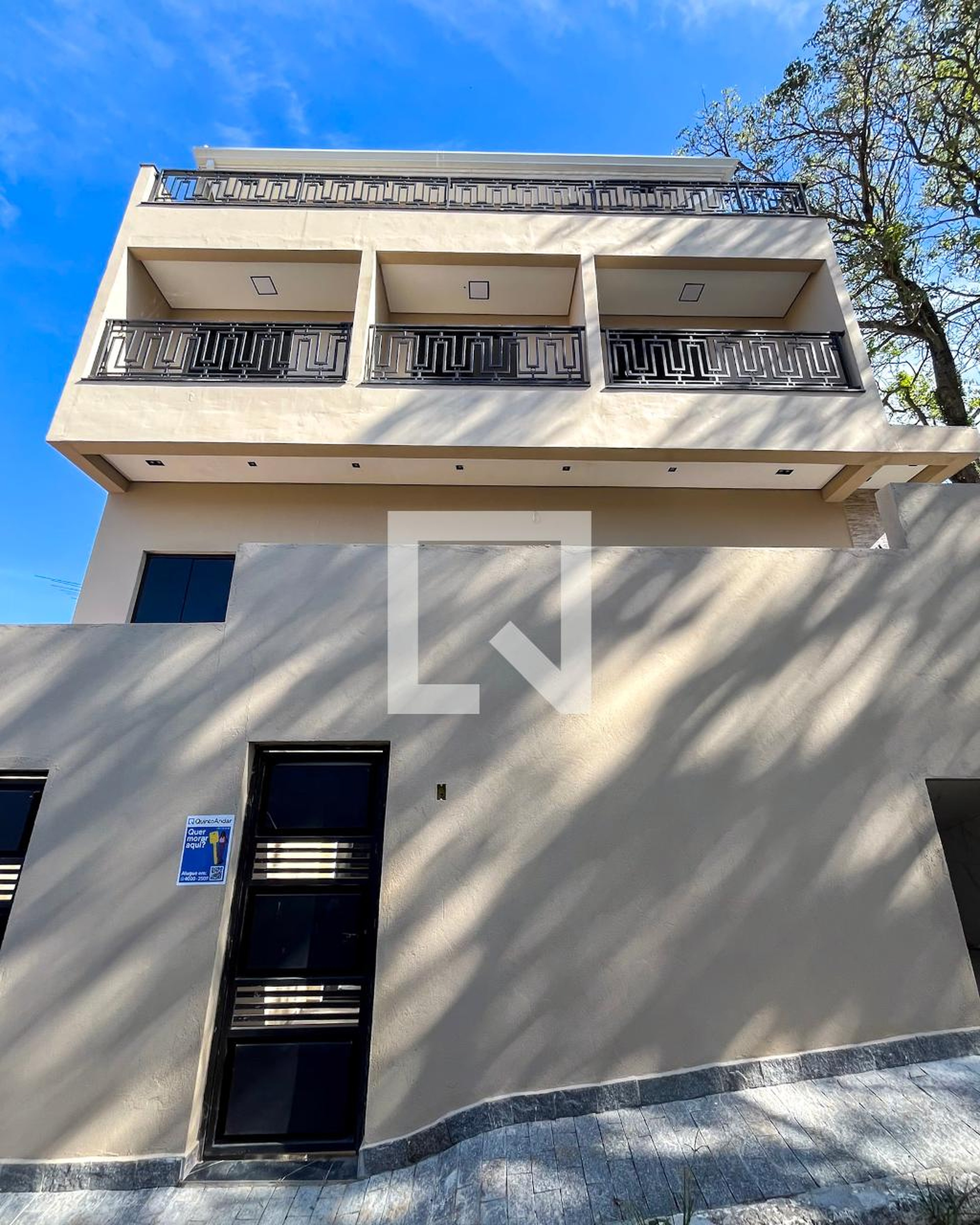 Fachada Condomínio em Rua Rodolfo Arena, 24