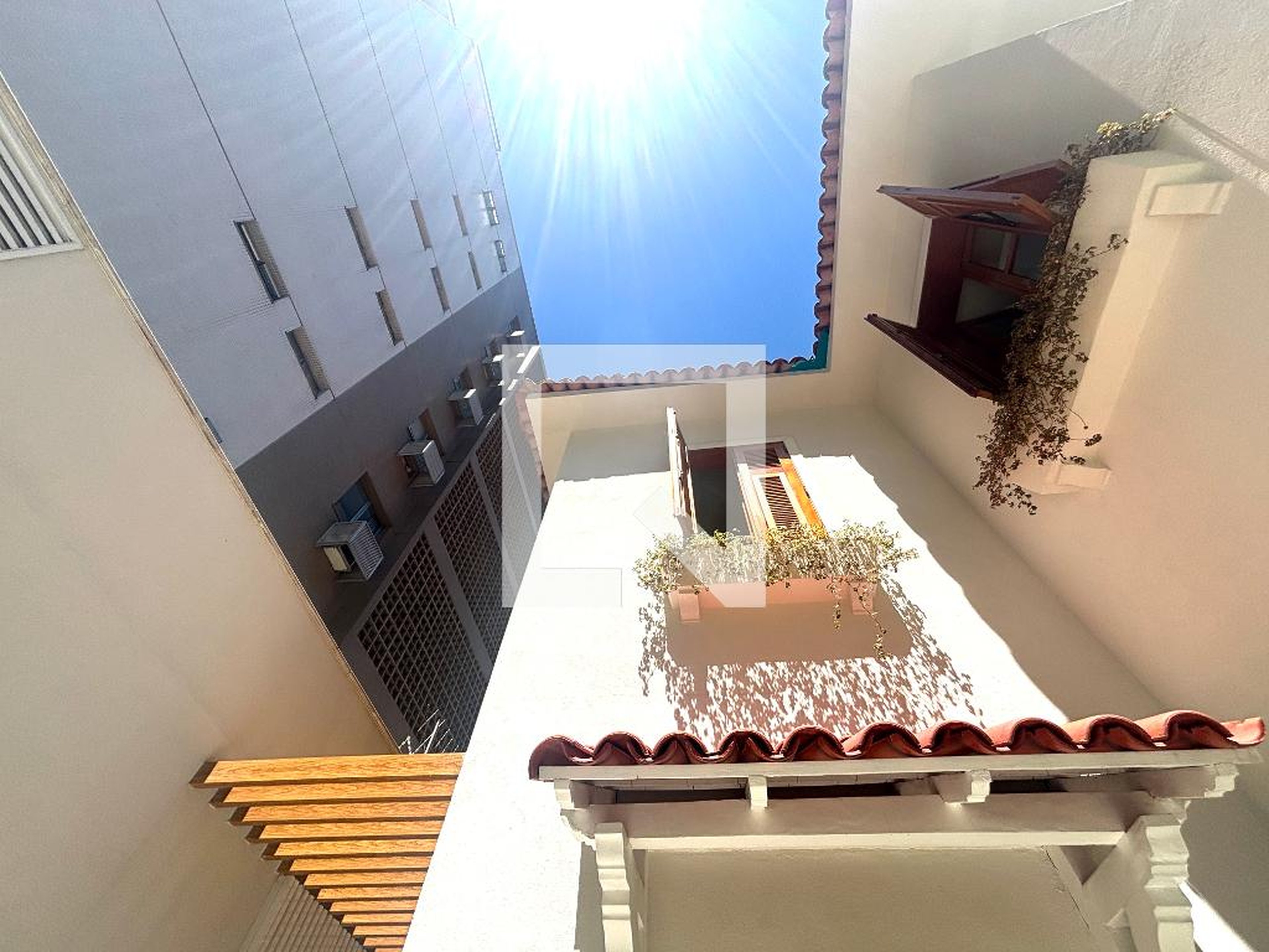 Fachada Condomínio em Rua Professor Saldanha, 142