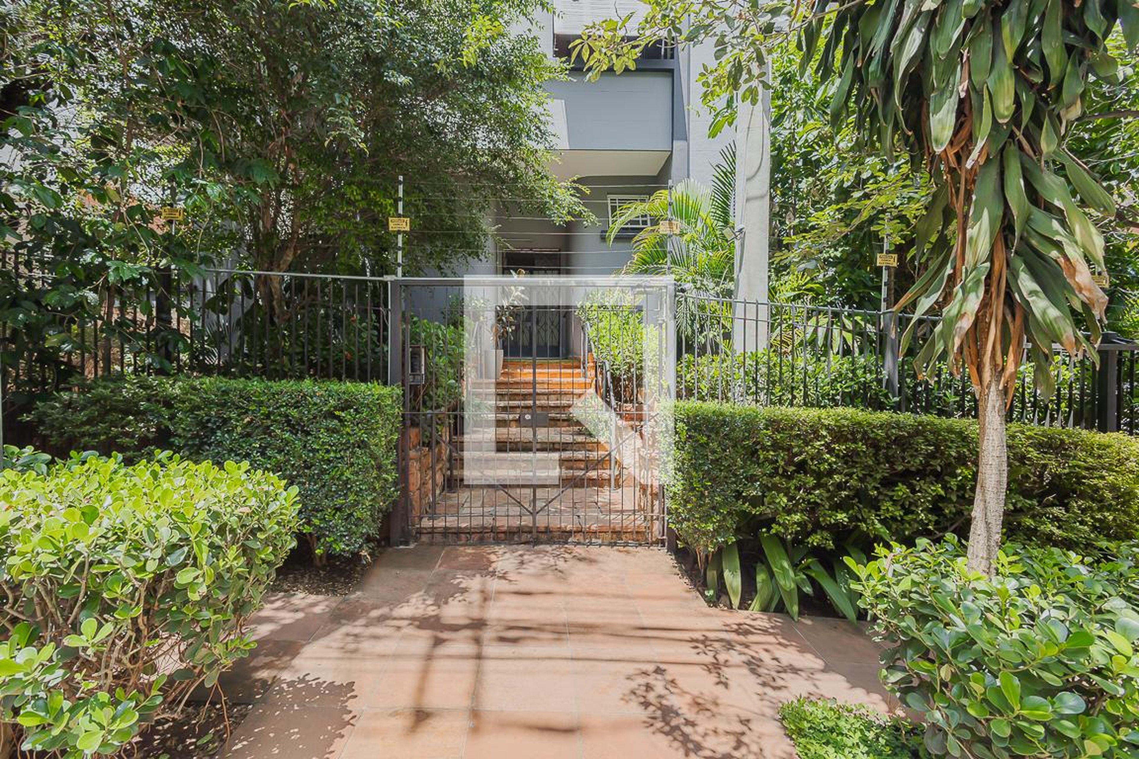 Fachada Condomínio em Rua Oliveira Dias, 60