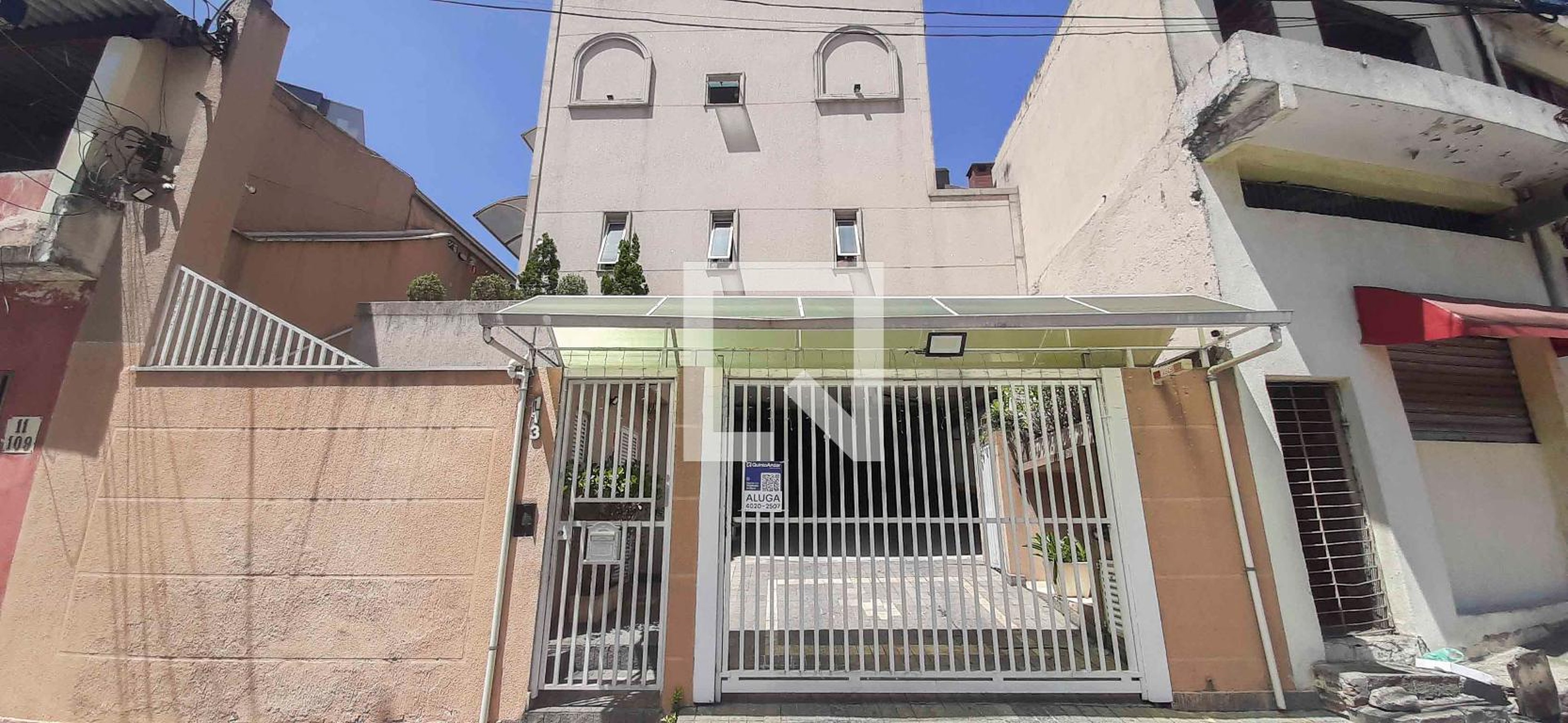 Fachada do Condomínio Condomínio Vila Romana